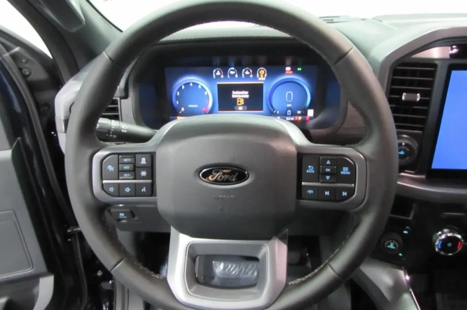 2025 /Black Ford F-150 XLT (1FTFW3L54SK) with an 5.0L engine, located at 12836 Highway 21, De Soto, MO, 63020, (636) 337-7777, 38.151867, -90.575615 - **Elevate Your Adventures with the 2025 Ford F-150 XLT at Pettus Ford De Soto!**<br /> <br /> Are you ready to take your weekend getaways and everyday errands to the next level? Look no further than the stunning 2025 Ford F-150 XLT, the perfect truck for those who crave both adventure and practicali - Photo#18