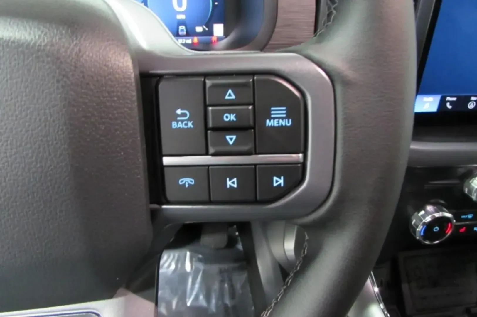 2025 /Black Ford F-150 XLT (1FTFW3L54SK) with an 5.0L engine, located at 12836 Highway 21, De Soto, MO, 63020, (636) 337-7777, 38.151867, -90.575615 - **Elevate Your Adventures with the 2025 Ford F-150 XLT at Pettus Ford De Soto!**<br /> <br /> Are you ready to take your weekend getaways and everyday errands to the next level? Look no further than the stunning 2025 Ford F-150 XLT, the perfect truck for those who crave both adventure and practicali - Photo#20