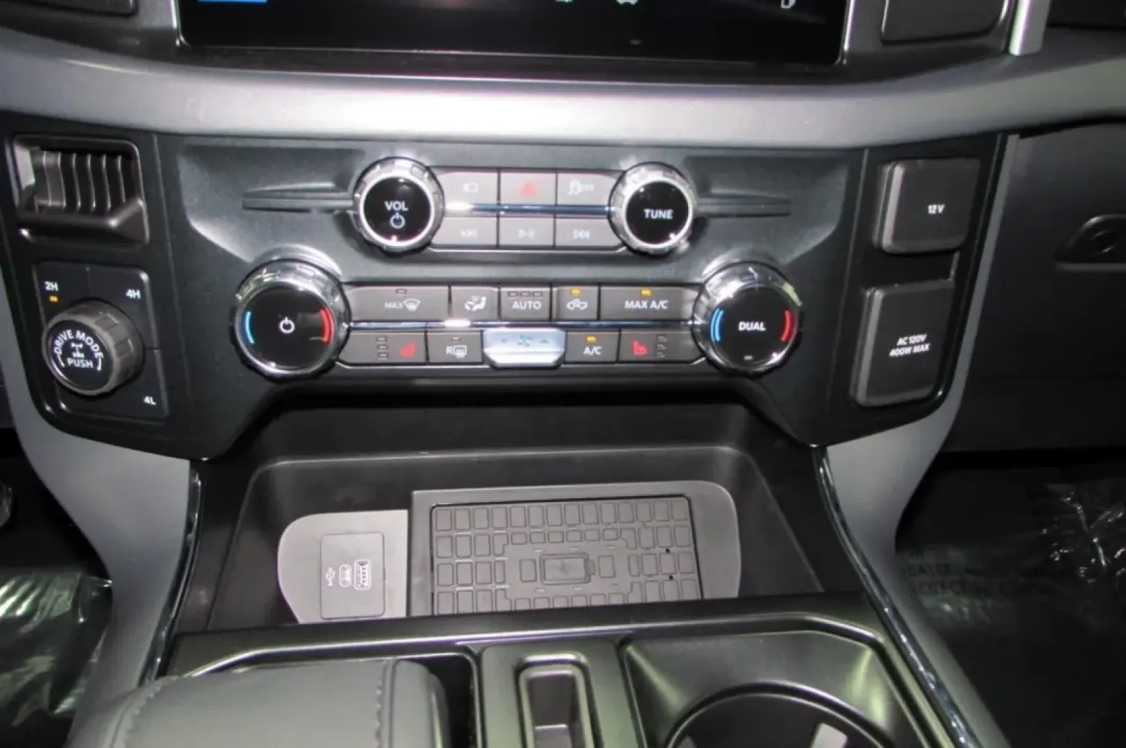 2025 /Black Ford F-150 XLT (1FTFW3L54SK) with an 5.0L engine, located at 12836 Highway 21, De Soto, MO, 63020, (636) 337-7777, 38.151867, -90.575615 - **Elevate Your Adventures with the 2025 Ford F-150 XLT at Pettus Ford De Soto!**<br /> <br /> Are you ready to take your weekend getaways and everyday errands to the next level? Look no further than the stunning 2025 Ford F-150 XLT, the perfect truck for those who crave both adventure and practicali - Photo#25