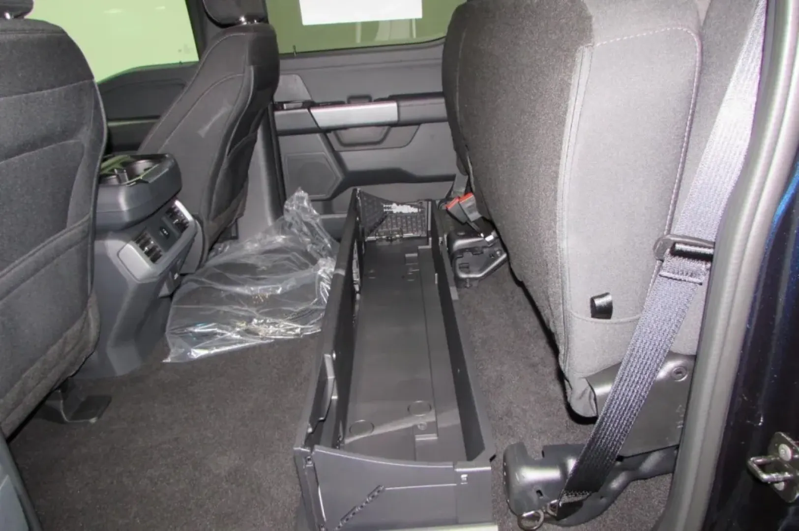 2025 /Black Ford F-150 XLT (1FTFW3L54SK) with an 5.0L engine, located at 12836 Highway 21, De Soto, MO, 63020, (636) 337-7777, 38.151867, -90.575615 - **Elevate Your Adventures with the 2025 Ford F-150 XLT at Pettus Ford De Soto!**<br /> <br /> Are you ready to take your weekend getaways and everyday errands to the next level? Look no further than the stunning 2025 Ford F-150 XLT, the perfect truck for those who crave both adventure and practicali - Photo#31