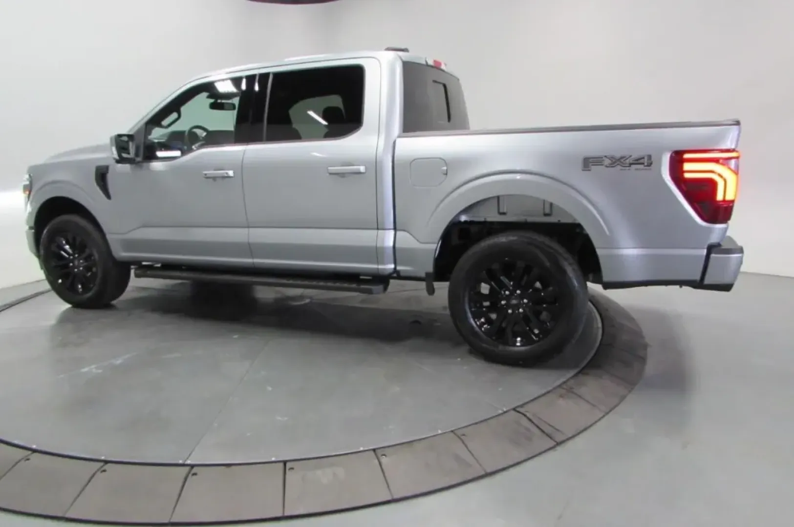 2025 /Black Ford F-150 LARIAT (1FTFW5L57SK) with an 5.0L V8 engine, located at 12836 Highway 21, De Soto, MO, 63020, (636) 337-7777, 38.151867, -90.575615 - **Unleash Your Adventure with a 2025 Ford F-150 LARIAT Perfect for Any Lifestyle**<br /> <br /> Are you ready to elevate your driving experience and tackle life's adventures in style? Look no further than the 2025 Ford F-150 LARIAT, available now at Pettus Ford De Soto, located at 12836 Missouri Hw - Photo#4