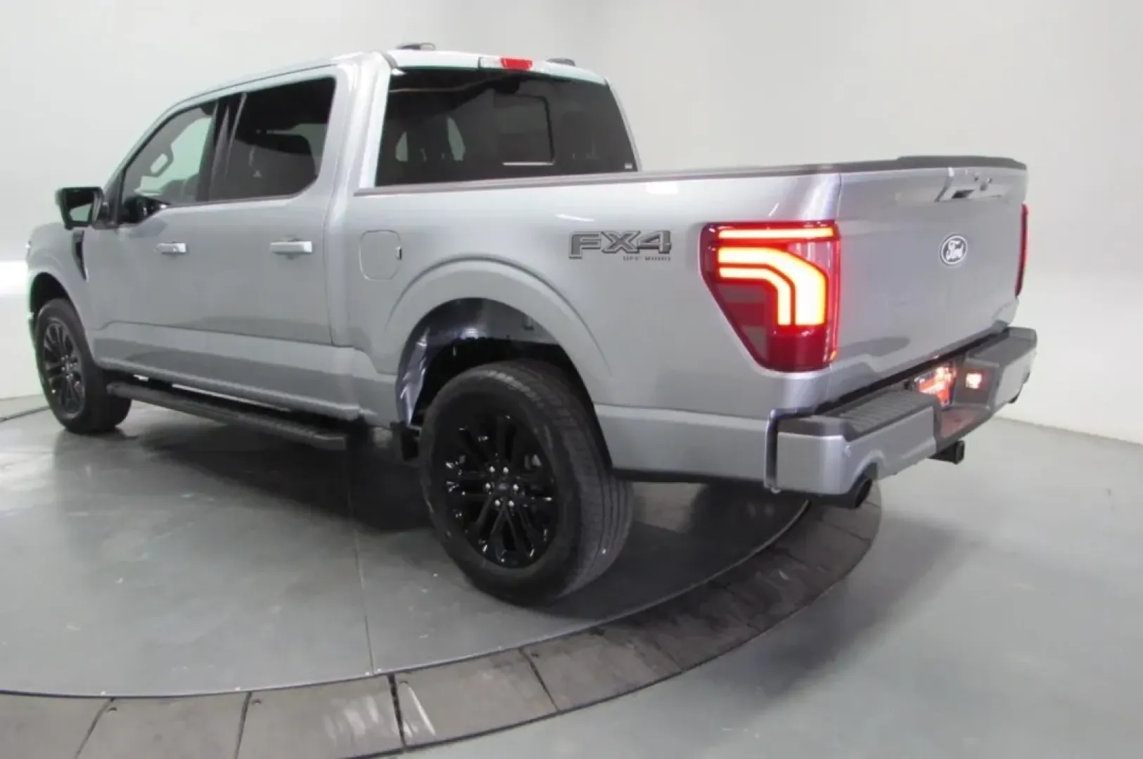 2025 /Black Ford F-150 LARIAT (1FTFW5L57SK) with an 5.0L V8 engine, located at 12836 Highway 21, De Soto, MO, 63020, (636) 337-7777, 38.151867, -90.575615 - **Unleash Your Adventure with a 2025 Ford F-150 LARIAT Perfect for Any Lifestyle**<br /> <br /> Are you ready to elevate your driving experience and tackle life's adventures in style? Look no further than the 2025 Ford F-150 LARIAT, available now at Pettus Ford De Soto, located at 12836 Missouri Hw - Photo#5