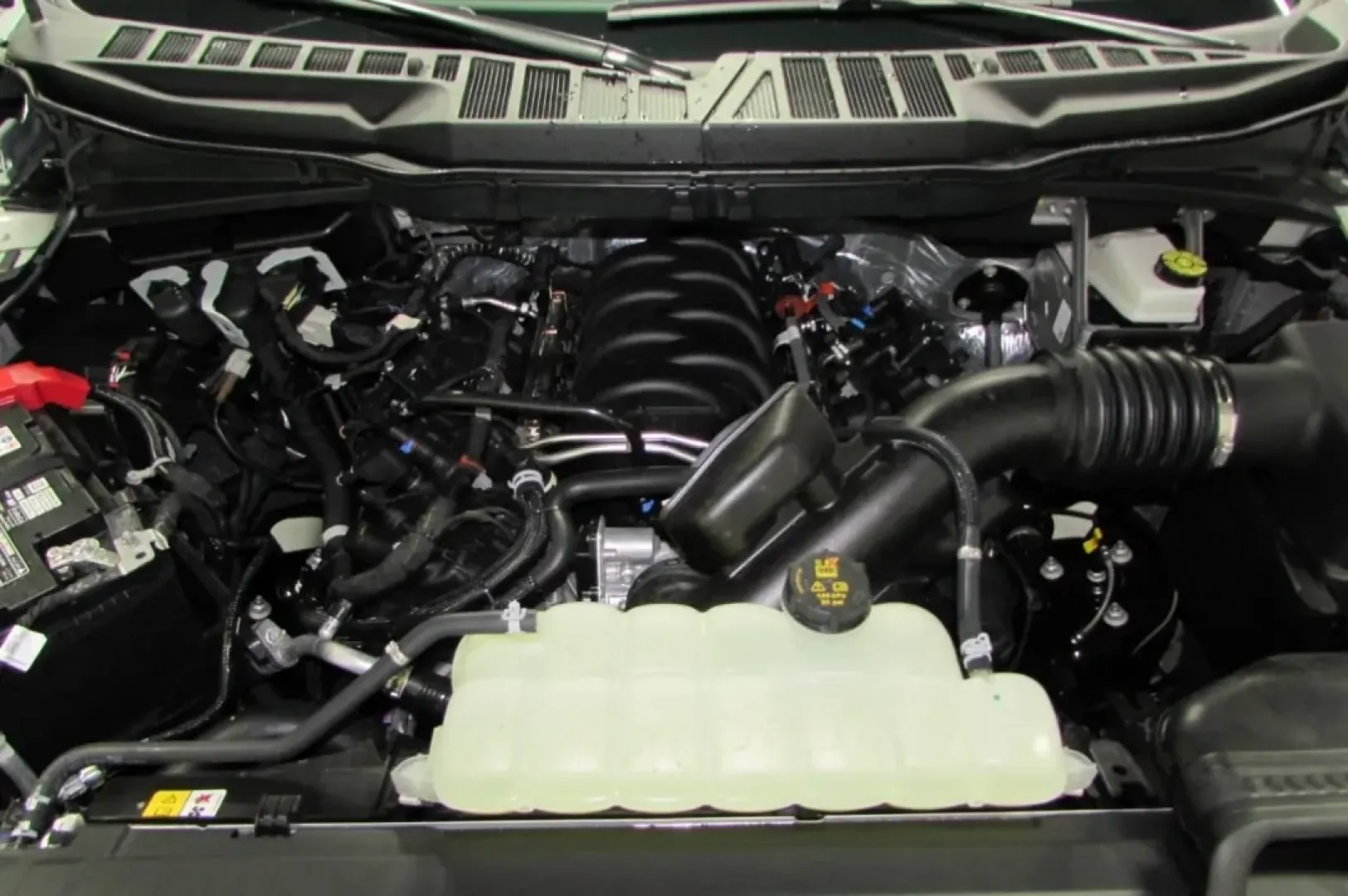 2025 /Black Ford F-150 LARIAT (1FTFW5L57SK) with an 5.0L V8 engine, located at 12836 Highway 21, De Soto, MO, 63020, (636) 337-7777, 38.151867, -90.575615 - **Unleash Your Adventure with a 2025 Ford F-150 LARIAT Perfect for Any Lifestyle**<br /> <br /> Are you ready to elevate your driving experience and tackle life's adventures in style? Look no further than the 2025 Ford F-150 LARIAT, available now at Pettus Ford De Soto, located at 12836 Missouri Hw - Photo#8