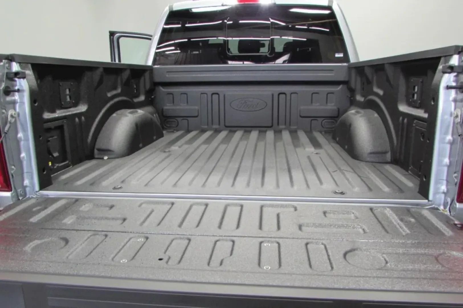 2025 /Black Ford F-150 LARIAT (1FTFW5L57SK) with an 5.0L V8 engine, located at 12836 Highway 21, De Soto, MO, 63020, (636) 337-7777, 38.151867, -90.575615 - **Unleash Your Adventure with a 2025 Ford F-150 LARIAT Perfect for Any Lifestyle**<br /> <br /> Are you ready to elevate your driving experience and tackle life's adventures in style? Look no further than the 2025 Ford F-150 LARIAT, available now at Pettus Ford De Soto, located at 12836 Missouri Hw - Photo#12