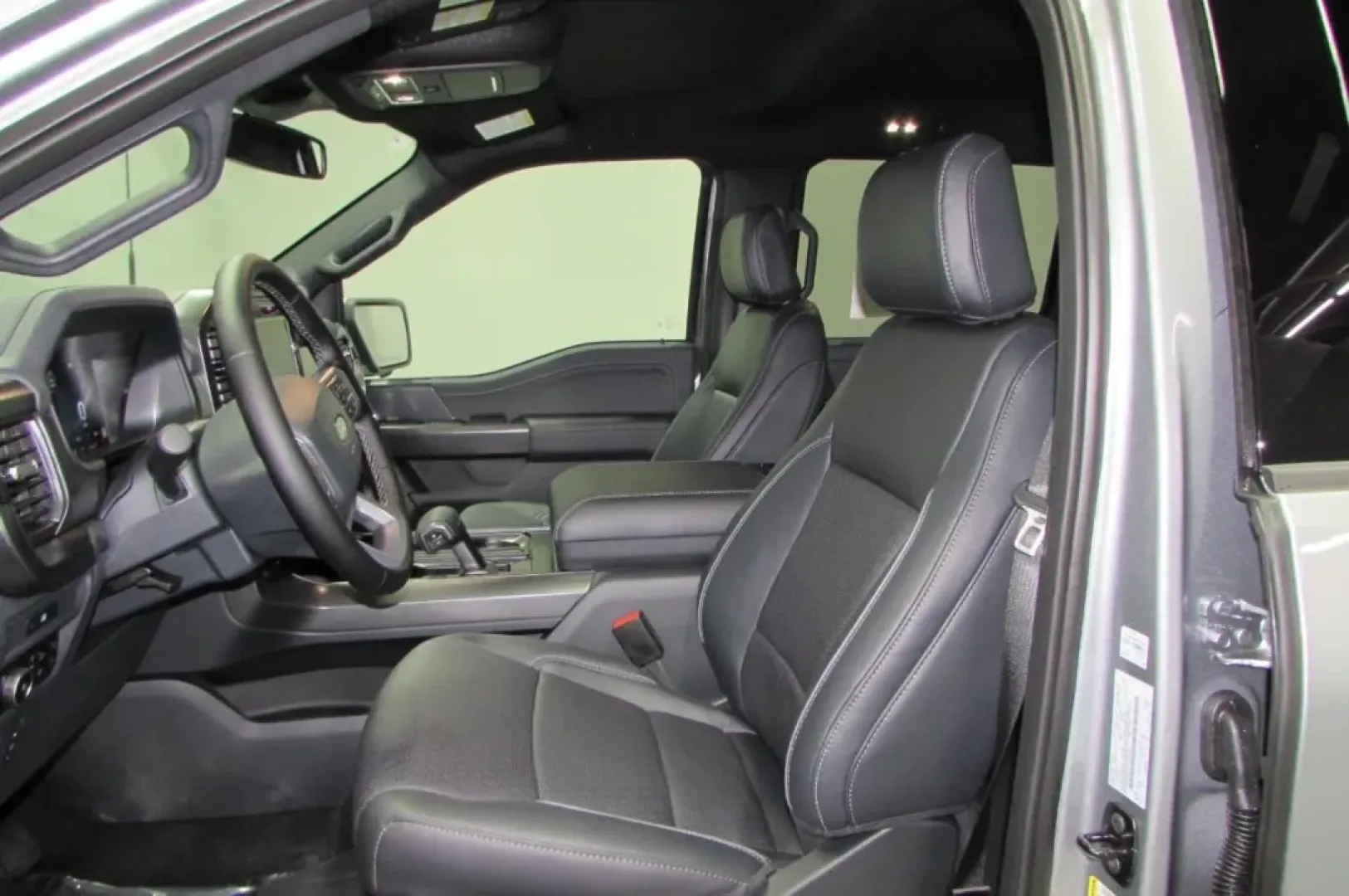 2025 /Black Ford F-150 LARIAT (1FTFW5L57SK) with an 5.0L V8 engine, located at 12836 Highway 21, De Soto, MO, 63020, (636) 337-7777, 38.151867, -90.575615 - **Unleash Your Adventure with a 2025 Ford F-150 LARIAT Perfect for Any Lifestyle**<br /> <br /> Are you ready to elevate your driving experience and tackle life's adventures in style? Look no further than the 2025 Ford F-150 LARIAT, available now at Pettus Ford De Soto, located at 12836 Missouri Hw - Photo#15