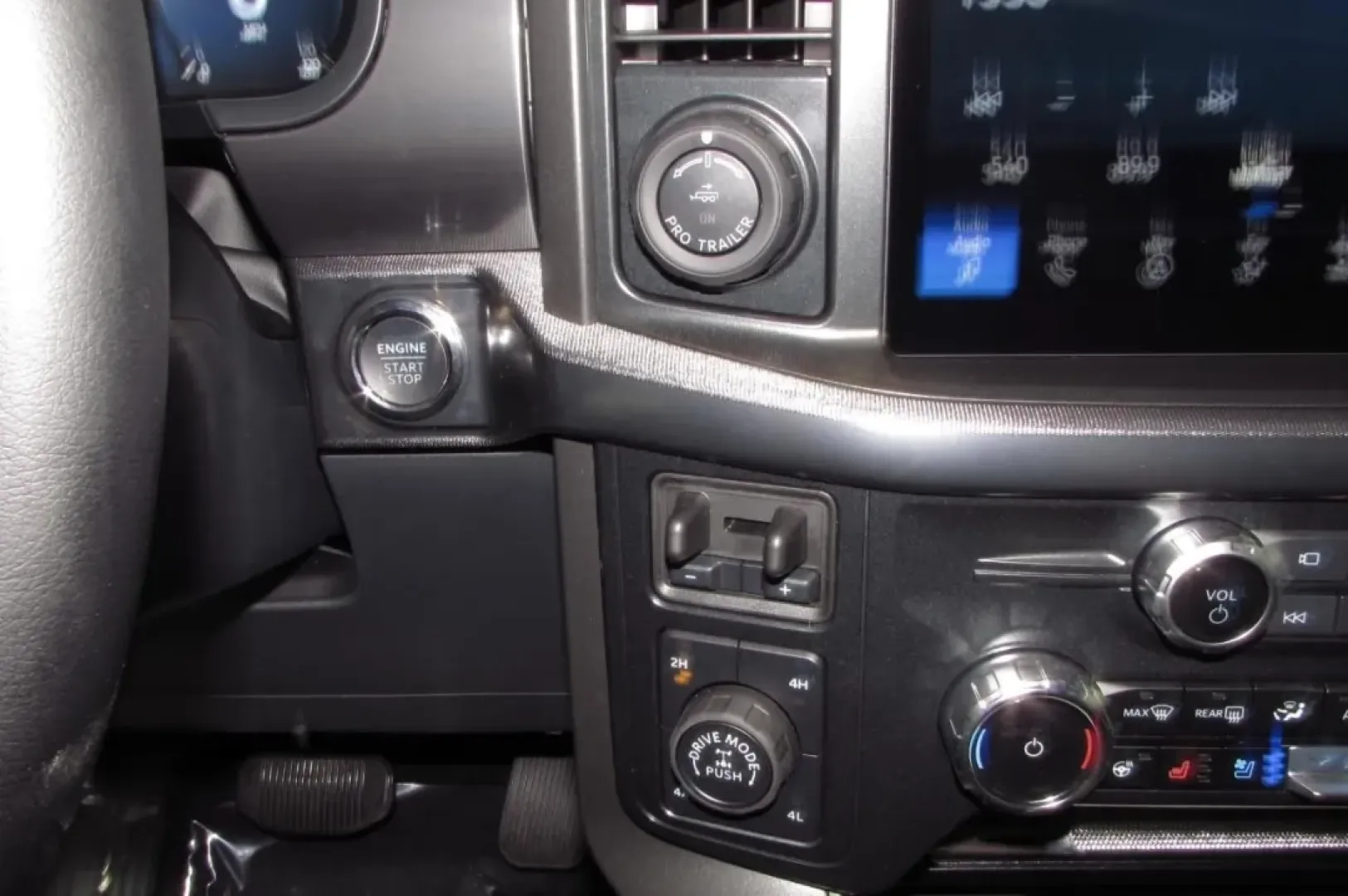 2025 /Black Ford F-150 LARIAT (1FTFW5L57SK) with an 5.0L V8 engine, located at 12836 Highway 21, De Soto, MO, 63020, (636) 337-7777, 38.151867, -90.575615 - **Unleash Your Adventure with a 2025 Ford F-150 LARIAT Perfect for Any Lifestyle**<br /> <br /> Are you ready to elevate your driving experience and tackle life's adventures in style? Look no further than the 2025 Ford F-150 LARIAT, available now at Pettus Ford De Soto, located at 12836 Missouri Hw - Photo#22