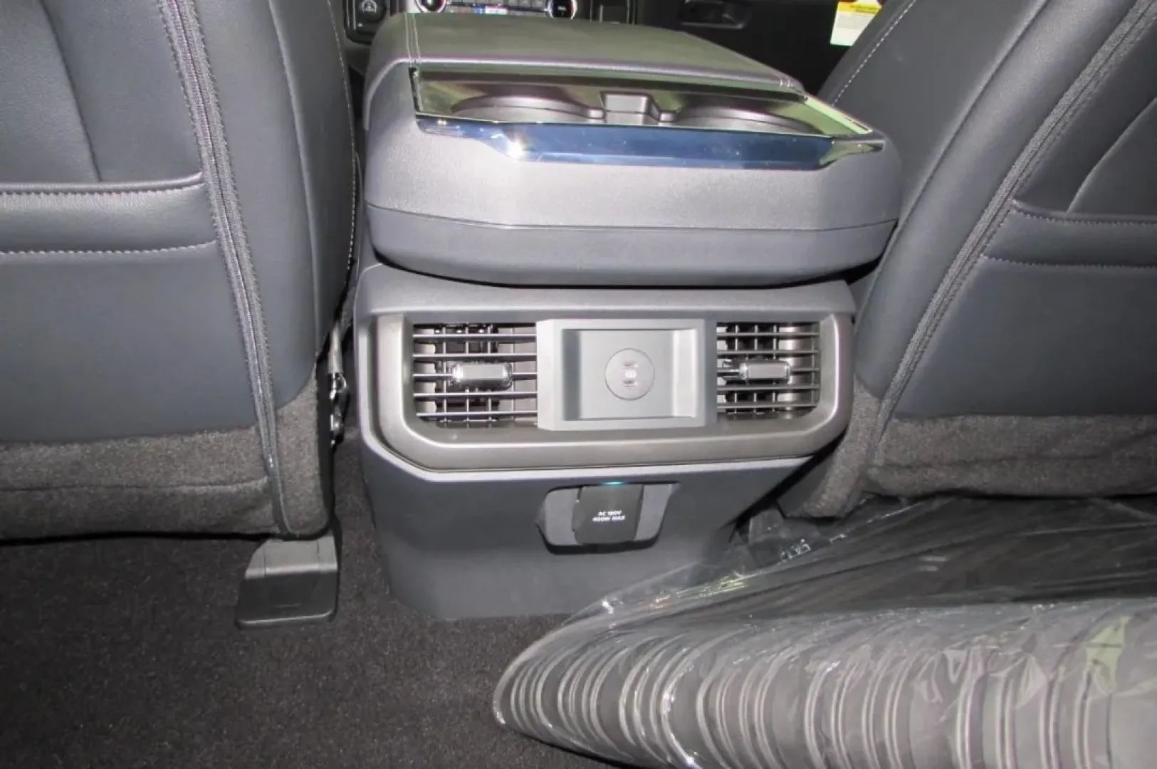 2025 /Black Ford F-150 LARIAT (1FTFW5L57SK) with an 5.0L V8 engine, located at 12836 Highway 21, De Soto, MO, 63020, (636) 337-7777, 38.151867, -90.575615 - **Unleash Your Adventure with a 2025 Ford F-150 LARIAT Perfect for Any Lifestyle**<br /> <br /> Are you ready to elevate your driving experience and tackle life's adventures in style? Look no further than the 2025 Ford F-150 LARIAT, available now at Pettus Ford De Soto, located at 12836 Missouri Hw - Photo#29