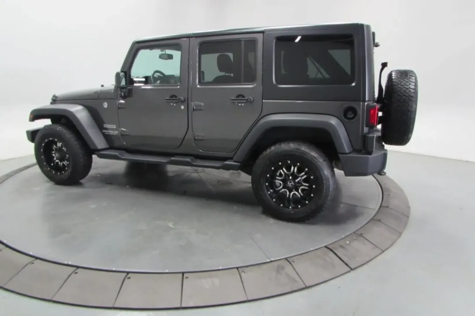2017 /Black Cloth Jeep Wrangler Unlimited Sport (1C4BJWDG9HL) with an Other engine, located at 12830 Highway 21, De Soto, MO, 63020, (636) 337-7777, 38.153099, -90.573624 - **Adventure Awaits: Discover the 2017 Jeep Wrangler at Pettus CDJR DeSoto!**<br /> <br /> Are you ready to embrace the great outdoors? The 2017 Jeep Wrangler is your perfect companion for weekend adventures, making it an exceptional choice for those who love to explore nature's wonders. From winding - Photo#4