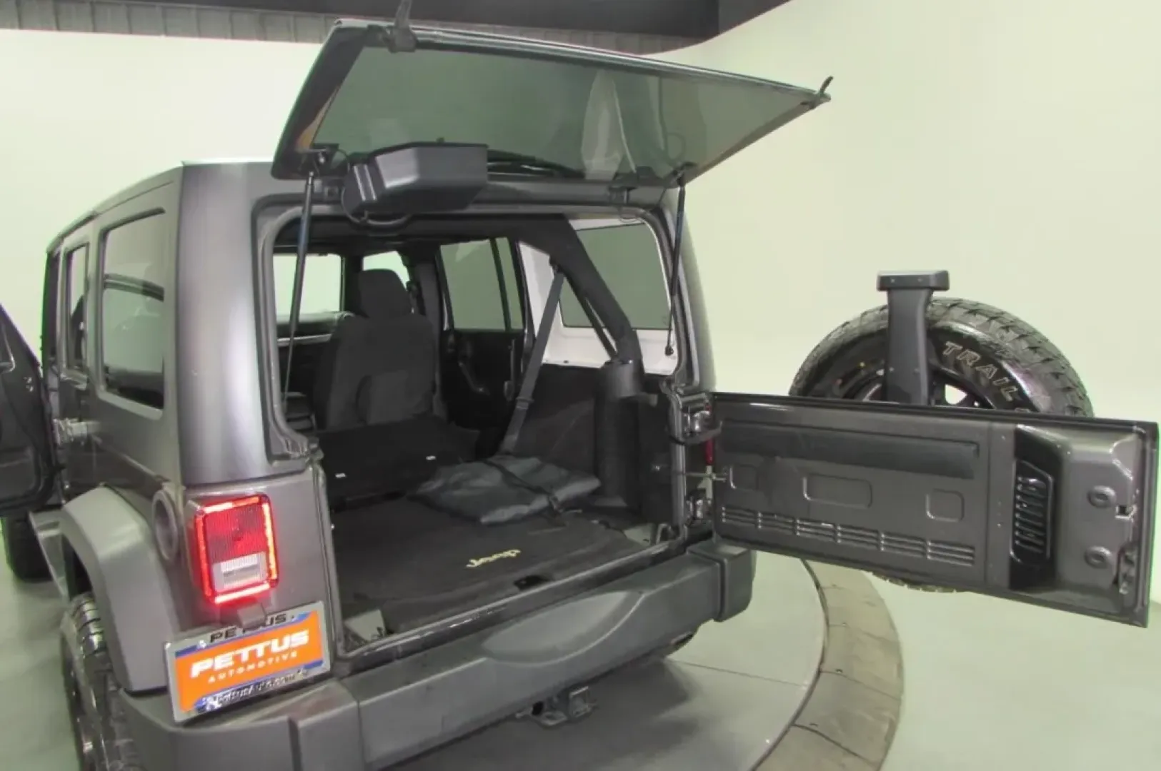 2017 /Black Cloth Jeep Wrangler Unlimited Sport (1C4BJWDG9HL) with an Other engine, located at 12830 Highway 21, De Soto, MO, 63020, (636) 337-7777, 38.153099, -90.573624 - **Adventure Awaits: Discover the 2017 Jeep Wrangler at Pettus CDJR DeSoto!**<br /> <br /> Are you ready to embrace the great outdoors? The 2017 Jeep Wrangler is your perfect companion for weekend adventures, making it an exceptional choice for those who love to explore nature's wonders. From winding - Photo#27