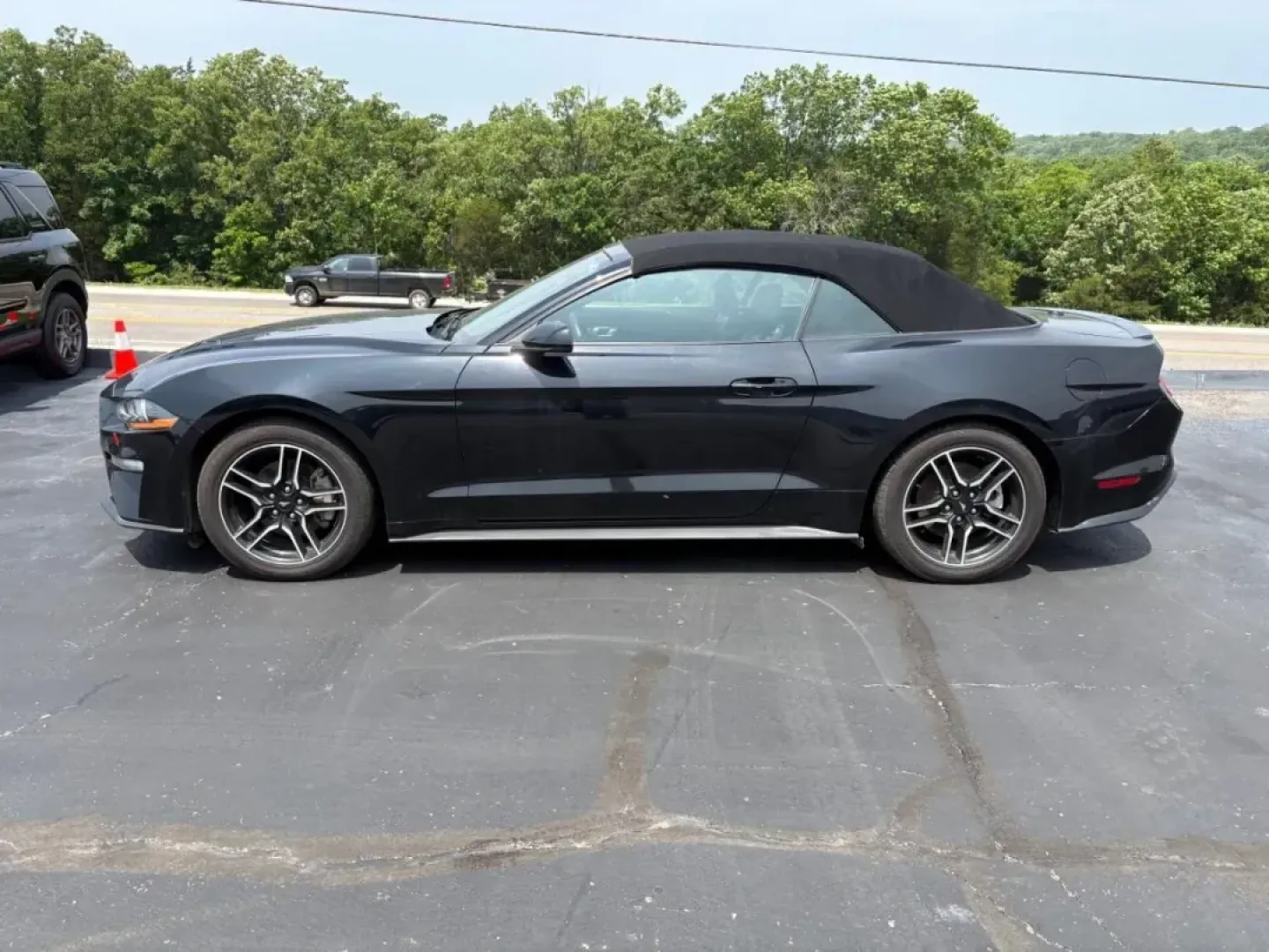 2022 Ford Mustang EcoBoost Premium (1FATP8UH9N5) with an Other engine, located at 12836 Highway 21, De Soto, MO, 63020, (636) 337-7777, 38.151867, -90.575615 - **Unleash Your Freedom with the 2022 Ford Mustang EcoBoost Premium Convertible Perfect for Weekend Adventures!**<br /> <br /> Are you ready to elevate your driving experience? Picture yourself cruising down the highway with the wind in your hair in this stunning 2022 Ford Mustang EcoBoost Premium C - Photo#1