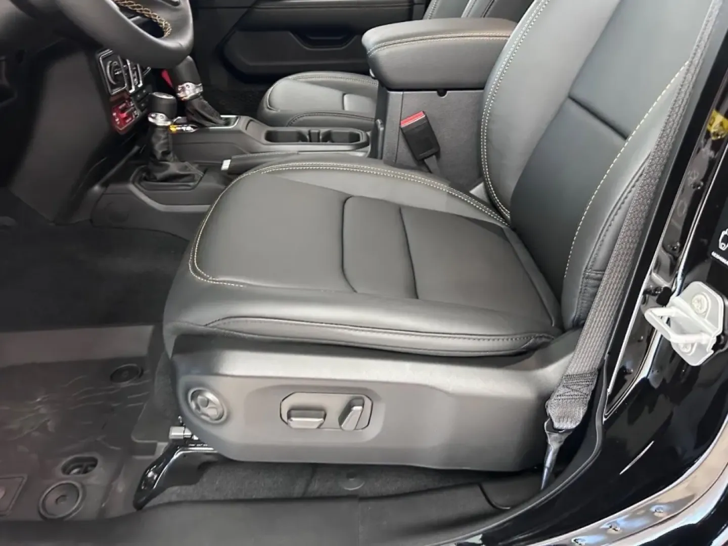 2025 /Black Leather Jeep Wrangler Rubicon 392 (1C4RJXSJ0SW) with an 6.4L V8 SRT HEMI MDS engine, Automatic transmission, located at 970 Woodlawn Dr., Farmington, MO, 63640, (573) 431-7800, 37.825642, -90.468674 - **Adventure Awaits: Experience the 2025 Jeep Wrangler Rubicon 392 Final Edition**<br /> <br /> Are you ready to elevate your outdoor escapades? Whether you're hitting the trails, navigating rugged terrain, or embarking on a family road trip, the 2025 Jeep Wrangler Rubicon 392 Final Edition is the pe - Photo#18
