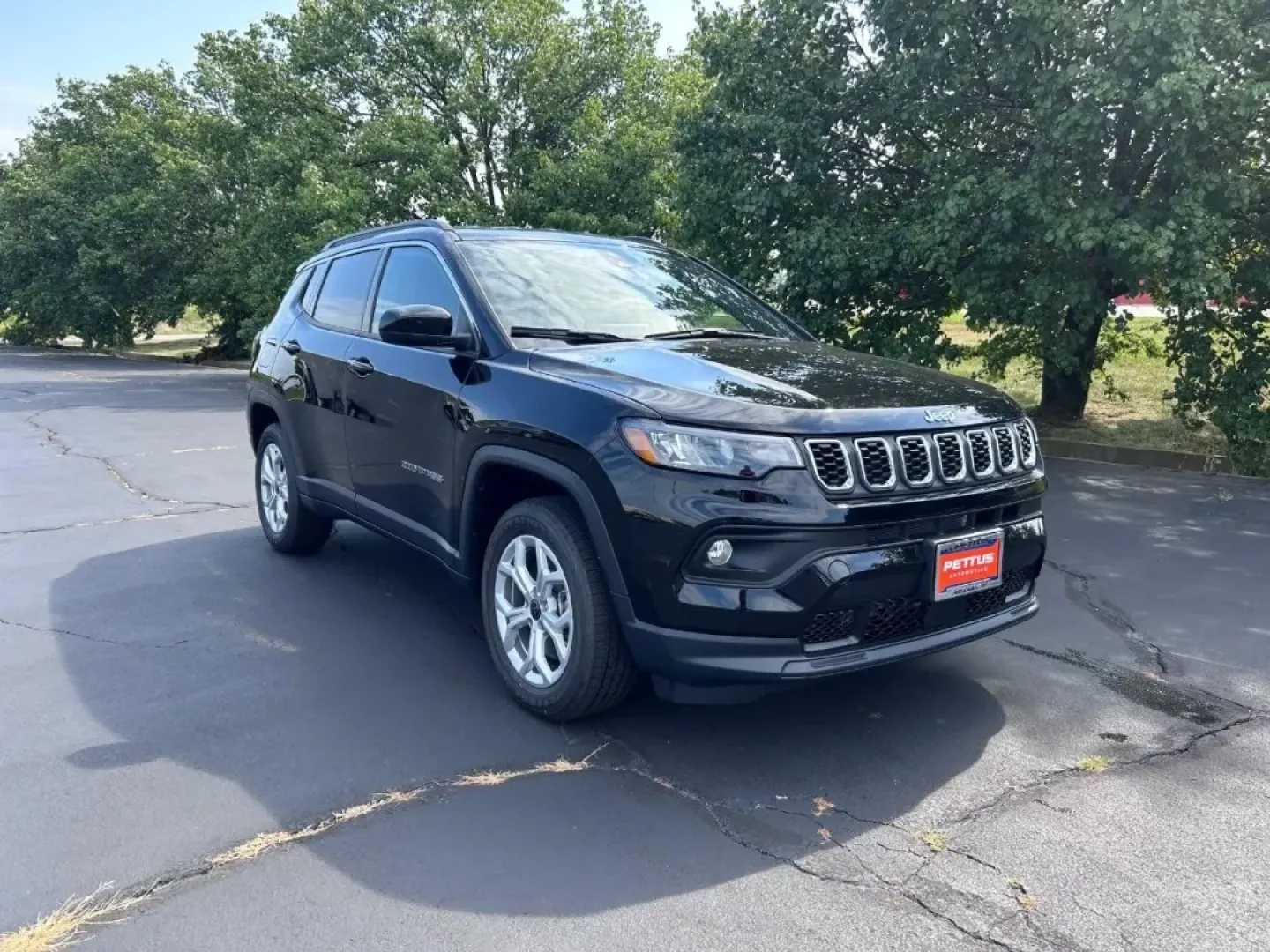 2025 /Black Leather Trimmed Jeep Compass Latitude (3C4NJDBN1ST) with an 2.0L I4 DOHC DI Turbo engine, Automatic transmission, located at 970 Woodlawn Dr., Farmington, MO, 63640, (573) 431-7800, 37.825642, -90.468674 - **Adventure Awaits with the 2025 Jeep Compass Latitude Your Perfect Companion for Life in Farmington!**<br /> <br /> Are you seeking an SUV that seamlessly blends style, comfort, and capability? Look no further than the stunning 2025 Jeep Compass Latitude, now available at Pettus CDJR Farmington. W - Photo#0