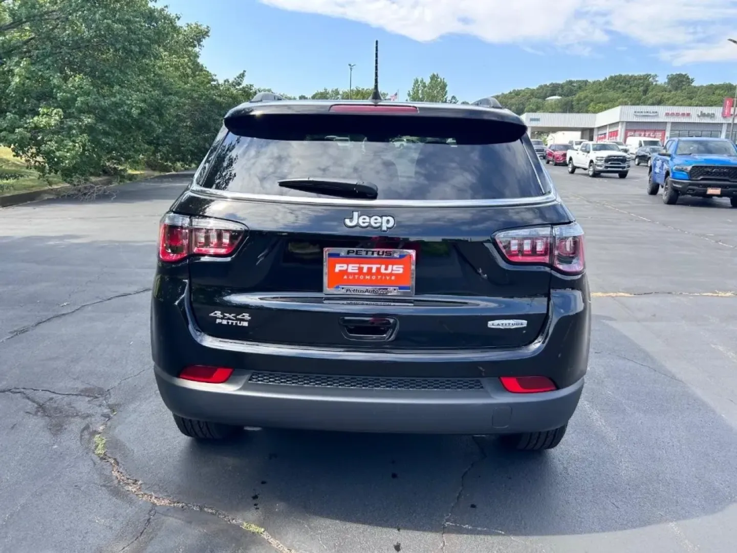 2025 /Black Leather Trimmed Jeep Compass Latitude (3C4NJDBN1ST) with an 2.0L I4 DOHC DI Turbo engine, Automatic transmission, located at 970 Woodlawn Dr., Farmington, MO, 63640, (573) 431-7800, 37.825642, -90.468674 - **Adventure Awaits with the 2025 Jeep Compass Latitude Your Perfect Companion for Life in Farmington!**<br /> <br /> Are you seeking an SUV that seamlessly blends style, comfort, and capability? Look no further than the stunning 2025 Jeep Compass Latitude, now available at Pettus CDJR Farmington. W - Photo#3