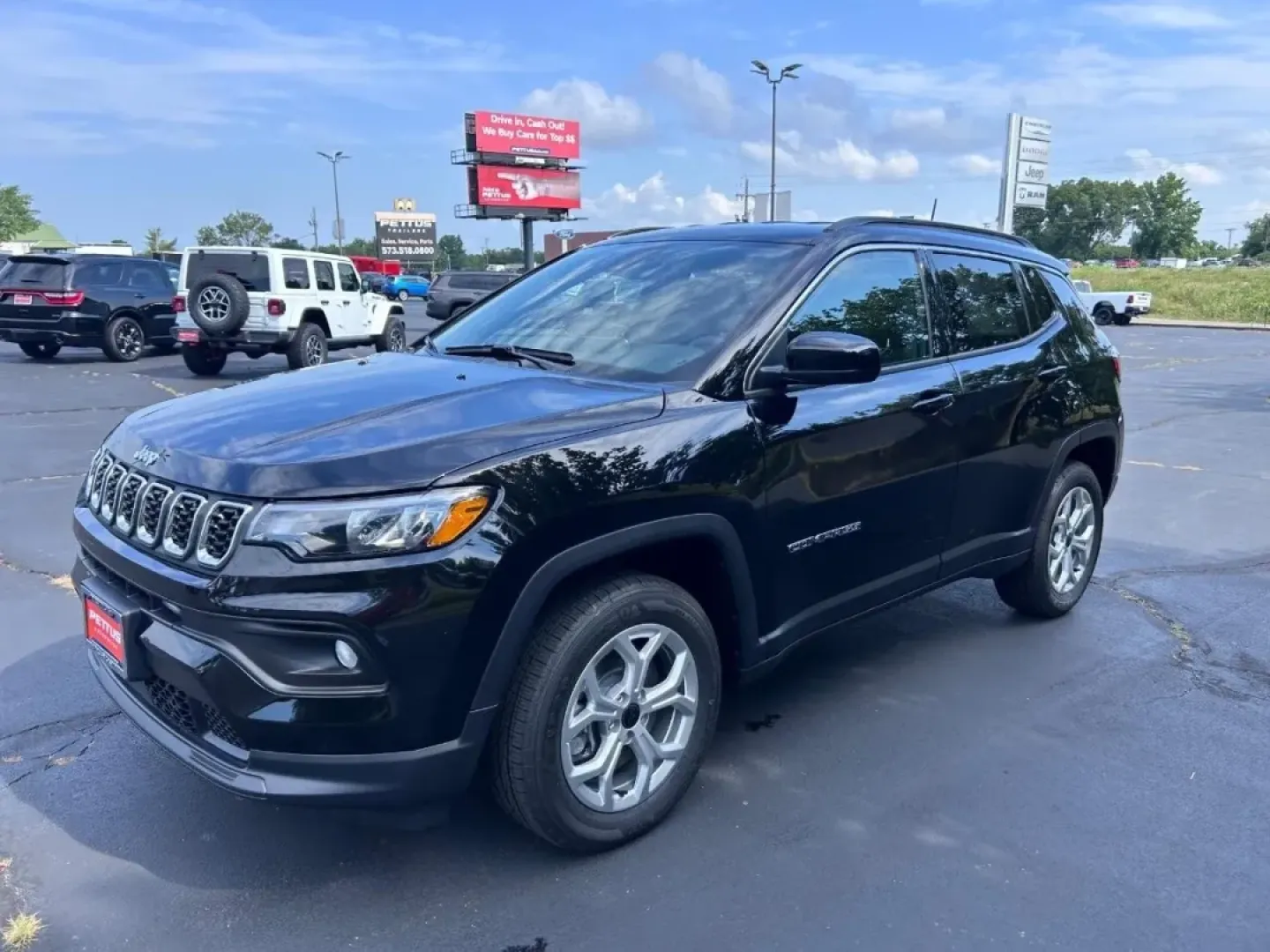 2025 /Black Leather Trimmed Jeep Compass Latitude (3C4NJDBN1ST) with an 2.0L I4 DOHC DI Turbo engine, Automatic transmission, located at 970 Woodlawn Dr., Farmington, MO, 63640, (573) 431-7800, 37.825642, -90.468674 - **Adventure Awaits with the 2025 Jeep Compass Latitude Your Perfect Companion for Life in Farmington!**<br /> <br /> Are you seeking an SUV that seamlessly blends style, comfort, and capability? Look no further than the stunning 2025 Jeep Compass Latitude, now available at Pettus CDJR Farmington. W - Photo#6