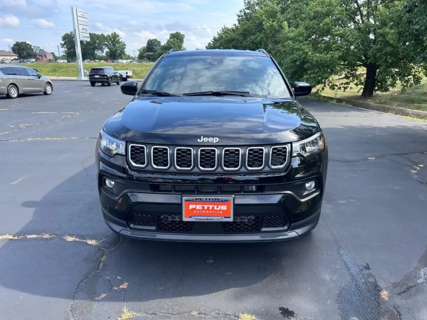 2025 /Black Leather Trimmed Jeep Compass Latitude (3C4NJDBN1ST) with an 2.0L I4 DOHC DI Turbo engine, Automatic transmission, located at 970 Woodlawn Dr., Farmington, MO, 63640, (573) 431-7800, 37.825642, -90.468674 - **Adventure Awaits with the 2025 Jeep Compass Latitude Your Perfect Companion for Life in Farmington!**<br /> <br /> Are you seeking an SUV that seamlessly blends style, comfort, and capability? Look no further than the stunning 2025 Jeep Compass Latitude, now available at Pettus CDJR Farmington. W - Photo#7