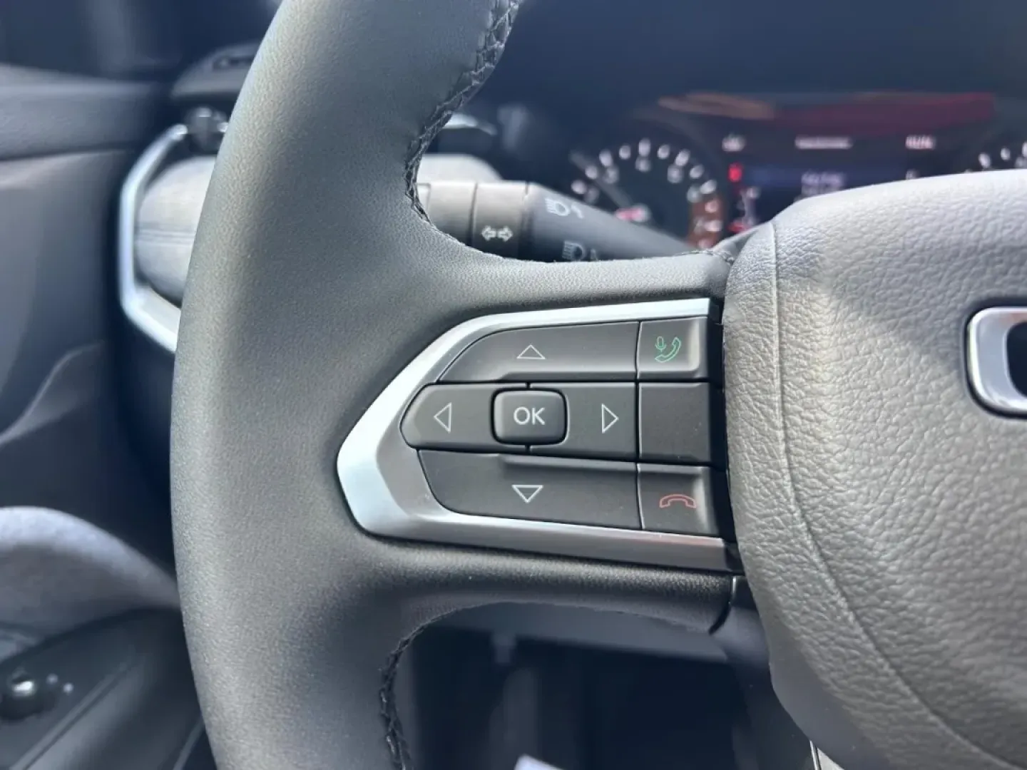 2025 /Black Leather Trimmed Jeep Compass Latitude (3C4NJDBN1ST) with an 2.0L I4 DOHC DI Turbo engine, Automatic transmission, located at 970 Woodlawn Dr., Farmington, MO, 63640, (573) 431-7800, 37.825642, -90.468674 - **Adventure Awaits with the 2025 Jeep Compass Latitude Your Perfect Companion for Life in Farmington!**<br /> <br /> Are you seeking an SUV that seamlessly blends style, comfort, and capability? Look no further than the stunning 2025 Jeep Compass Latitude, now available at Pettus CDJR Farmington. W - Photo#11