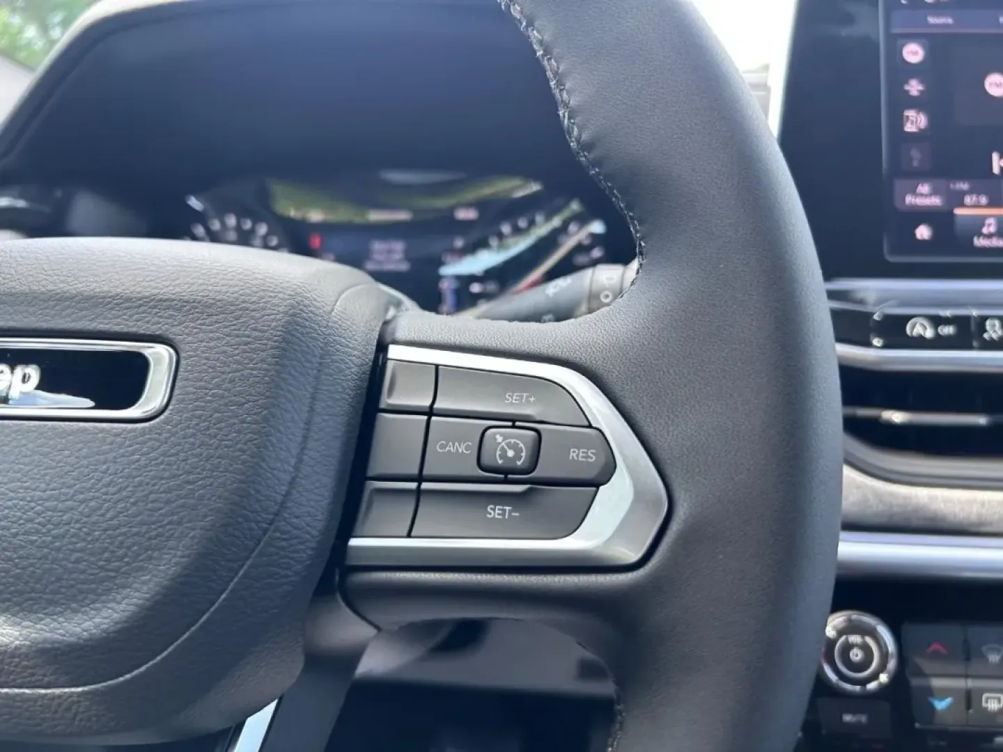 2025 /Black Leather Trimmed Jeep Compass Latitude (3C4NJDBN1ST) with an 2.0L I4 DOHC DI Turbo engine, Automatic transmission, located at 970 Woodlawn Dr., Farmington, MO, 63640, (573) 431-7800, 37.825642, -90.468674 - **Adventure Awaits with the 2025 Jeep Compass Latitude Your Perfect Companion for Life in Farmington!**<br /> <br /> Are you seeking an SUV that seamlessly blends style, comfort, and capability? Look no further than the stunning 2025 Jeep Compass Latitude, now available at Pettus CDJR Farmington. W - Photo#12