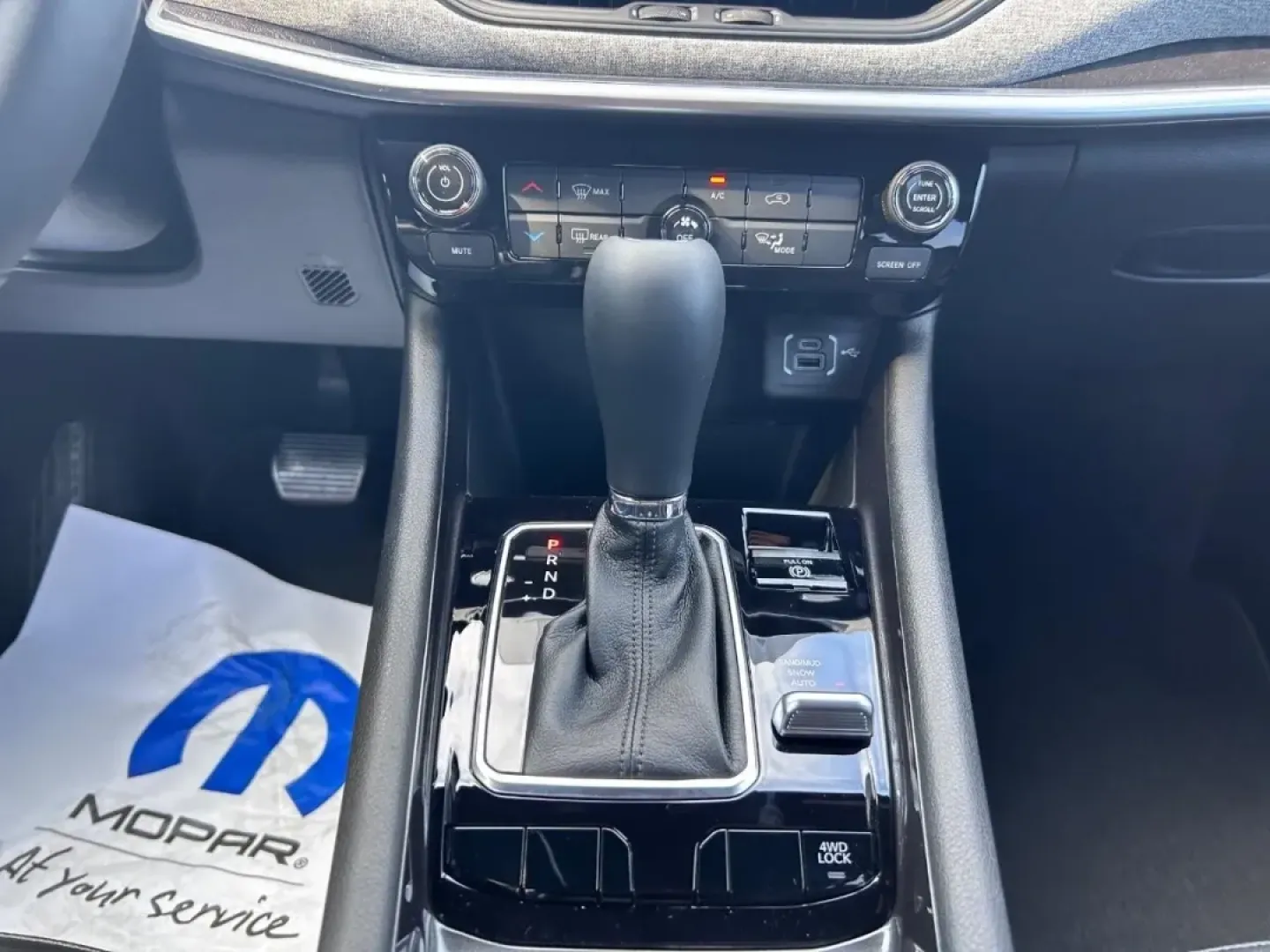 2025 /Black Leather Trimmed Jeep Compass Latitude (3C4NJDBN1ST) with an 2.0L I4 DOHC DI Turbo engine, Automatic transmission, located at 970 Woodlawn Dr., Farmington, MO, 63640, (573) 431-7800, 37.825642, -90.468674 - **Adventure Awaits with the 2025 Jeep Compass Latitude Your Perfect Companion for Life in Farmington!**<br /> <br /> Are you seeking an SUV that seamlessly blends style, comfort, and capability? Look no further than the stunning 2025 Jeep Compass Latitude, now available at Pettus CDJR Farmington. W - Photo#15