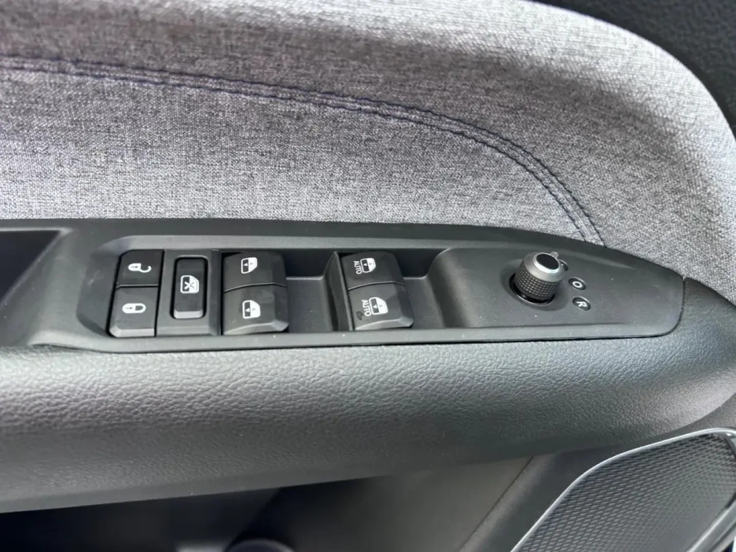 2025 /Black Leather Trimmed Jeep Compass Latitude (3C4NJDBN1ST) with an 2.0L I4 DOHC DI Turbo engine, Automatic transmission, located at 970 Woodlawn Dr., Farmington, MO, 63640, (573) 431-7800, 37.825642, -90.468674 - **Adventure Awaits with the 2025 Jeep Compass Latitude Your Perfect Companion for Life in Farmington!**<br /> <br /> Are you seeking an SUV that seamlessly blends style, comfort, and capability? Look no further than the stunning 2025 Jeep Compass Latitude, now available at Pettus CDJR Farmington. W - Photo#17