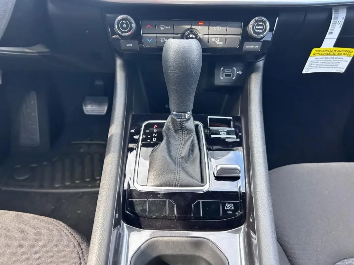 2025 /Black Cloth Jeep Compass Sport (3C4NJDAN8ST) with an 2.0L I4 DOHC DI Turbo engine, Automatic transmission, located at 970 Woodlawn Dr., Farmington, MO, 63640, (573) 431-7800, 37.825642, -90.468674 - **Unleash Your Adventurous Spirit with the 2025 Jeep Compass Sport at Pettus CDJR Farmington!**<br /> <br /> Looking for a vehicle that perfectly balances style, performance, and functionality? The 2025 Jeep Compass Sport is your ideal companion for weekend adventures or daily commutes. With its cap - Photo#15