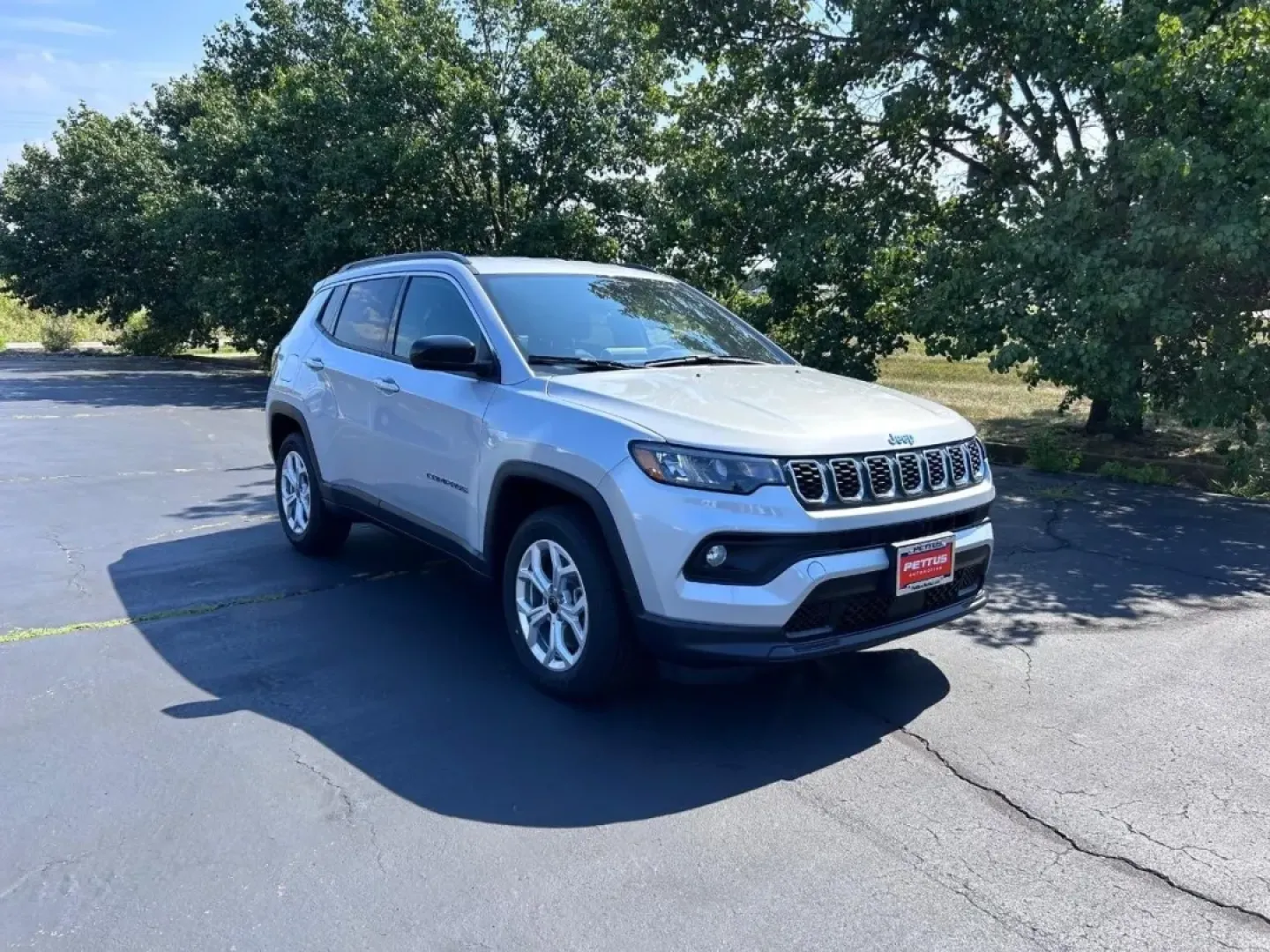 2025 /Black Leather Trimmed Jeep Compass Latitude (3C4NJDBN3ST) with an 2.0L I4 DOHC DI Turbo engine, Automatic transmission, located at 970 Woodlawn Dr., Farmington, MO, 63640, (573) 431-7800, 37.825642, -90.468674 - **Discover Your Next Adventure with the 2025 Jeep Compass Latitude at Pettus CDJR Farmington!**<br /> <br /> Are you ready to elevate your weekend getaways, navigate challenging terrains, or simply navigate your daily commute with confidence? The 2025 Jeep Compass Latitude, now available at Pettus C - Photo#0