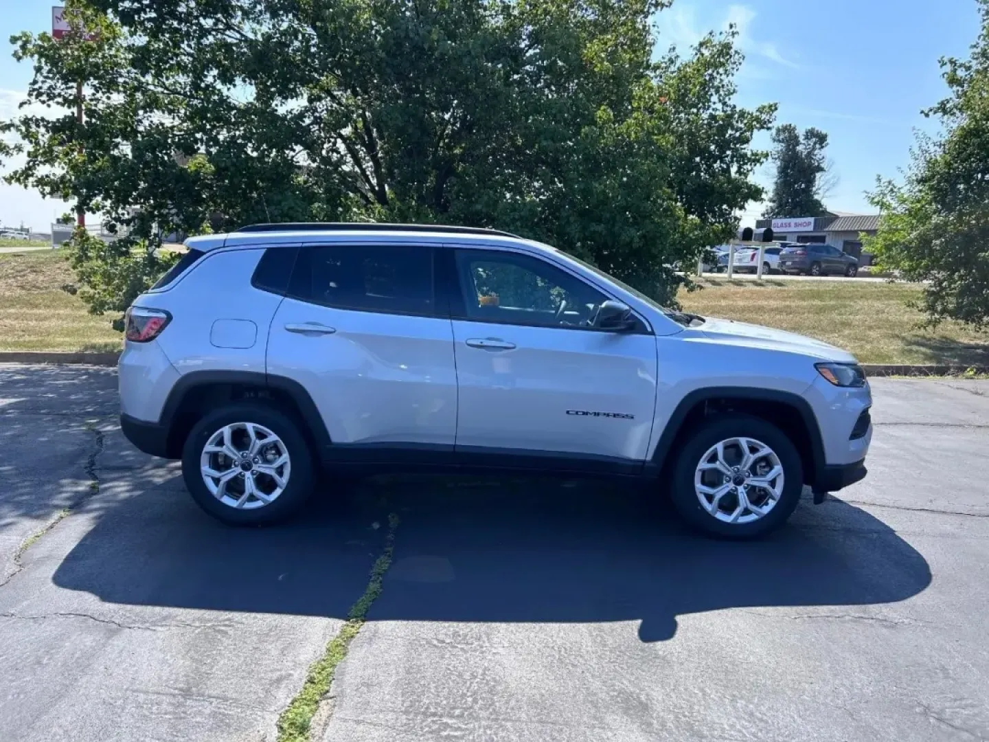 2025 /Black Leather Trimmed Jeep Compass Latitude (3C4NJDBN3ST) with an 2.0L I4 DOHC DI Turbo engine, Automatic transmission, located at 970 Woodlawn Dr., Farmington, MO, 63640, (573) 431-7800, 37.825642, -90.468674 - **Discover Your Next Adventure with the 2025 Jeep Compass Latitude at Pettus CDJR Farmington!**<br /> <br /> Are you ready to elevate your weekend getaways, navigate challenging terrains, or simply navigate your daily commute with confidence? The 2025 Jeep Compass Latitude, now available at Pettus C - Photo#1