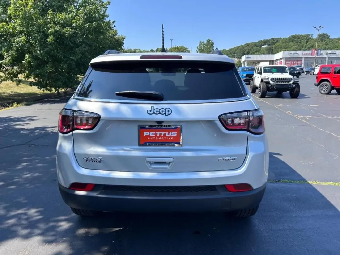 2025 /Black Leather Trimmed Jeep Compass Latitude (3C4NJDBN3ST) with an 2.0L I4 DOHC DI Turbo engine, Automatic transmission, located at 970 Woodlawn Dr., Farmington, MO, 63640, (573) 431-7800, 37.825642, -90.468674 - **Discover Your Next Adventure with the 2025 Jeep Compass Latitude at Pettus CDJR Farmington!**<br /> <br /> Are you ready to elevate your weekend getaways, navigate challenging terrains, or simply navigate your daily commute with confidence? The 2025 Jeep Compass Latitude, now available at Pettus C - Photo#3