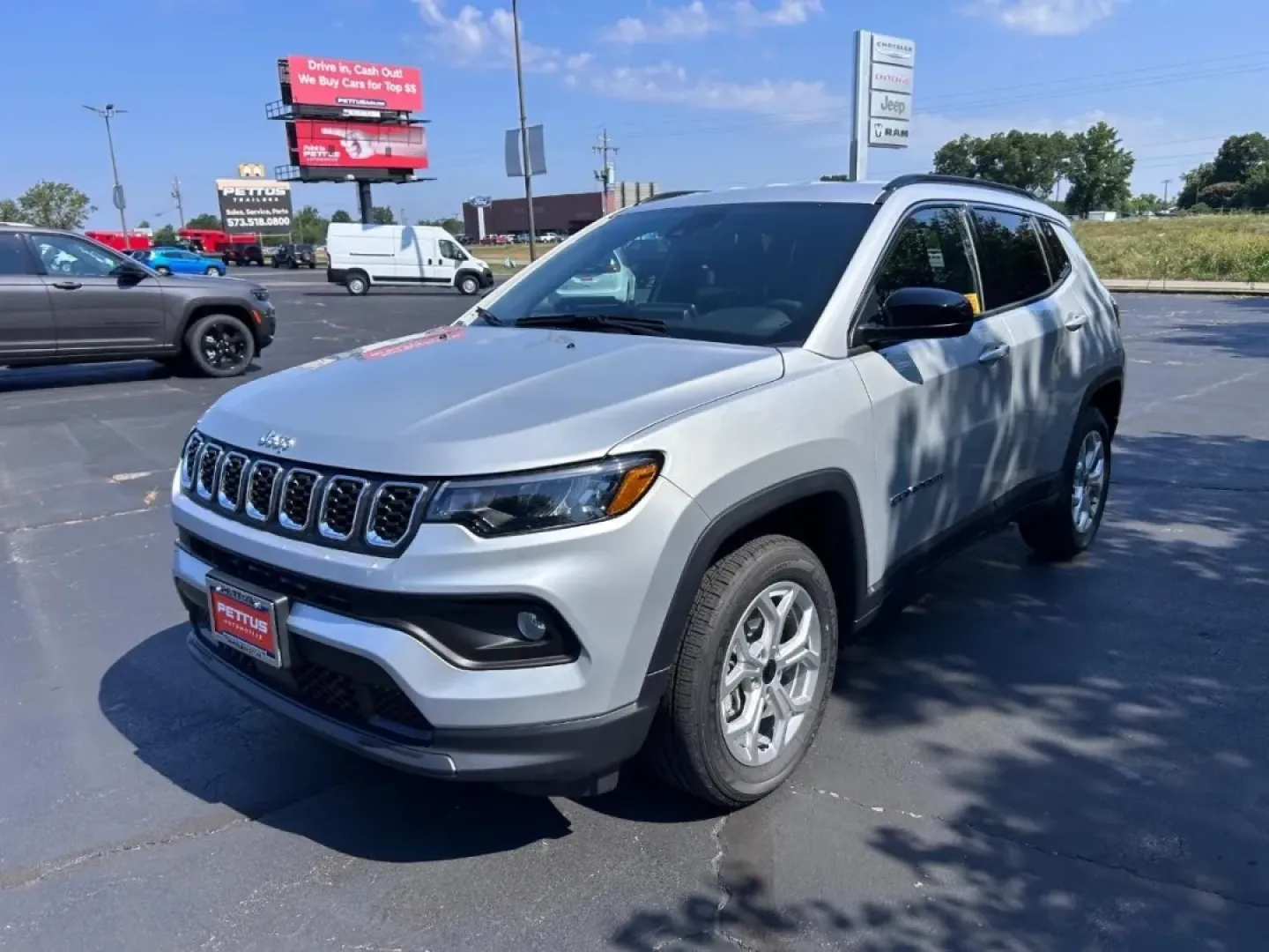 2025 /Black Leather Trimmed Jeep Compass Latitude (3C4NJDBN3ST) with an 2.0L I4 DOHC DI Turbo engine, Automatic transmission, located at 970 Woodlawn Dr., Farmington, MO, 63640, (573) 431-7800, 37.825642, -90.468674 - **Discover Your Next Adventure with the 2025 Jeep Compass Latitude at Pettus CDJR Farmington!**<br /> <br /> Are you ready to elevate your weekend getaways, navigate challenging terrains, or simply navigate your daily commute with confidence? The 2025 Jeep Compass Latitude, now available at Pettus C - Photo#6