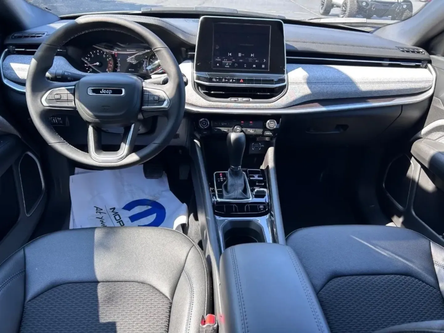 2025 /Black Leather Trimmed Jeep Compass Latitude (3C4NJDBN3ST) with an 2.0L I4 DOHC DI Turbo engine, Automatic transmission, located at 970 Woodlawn Dr., Farmington, MO, 63640, (573) 431-7800, 37.825642, -90.468674 - **Discover Your Next Adventure with the 2025 Jeep Compass Latitude at Pettus CDJR Farmington!**<br /> <br /> Are you ready to elevate your weekend getaways, navigate challenging terrains, or simply navigate your daily commute with confidence? The 2025 Jeep Compass Latitude, now available at Pettus C - Photo#9