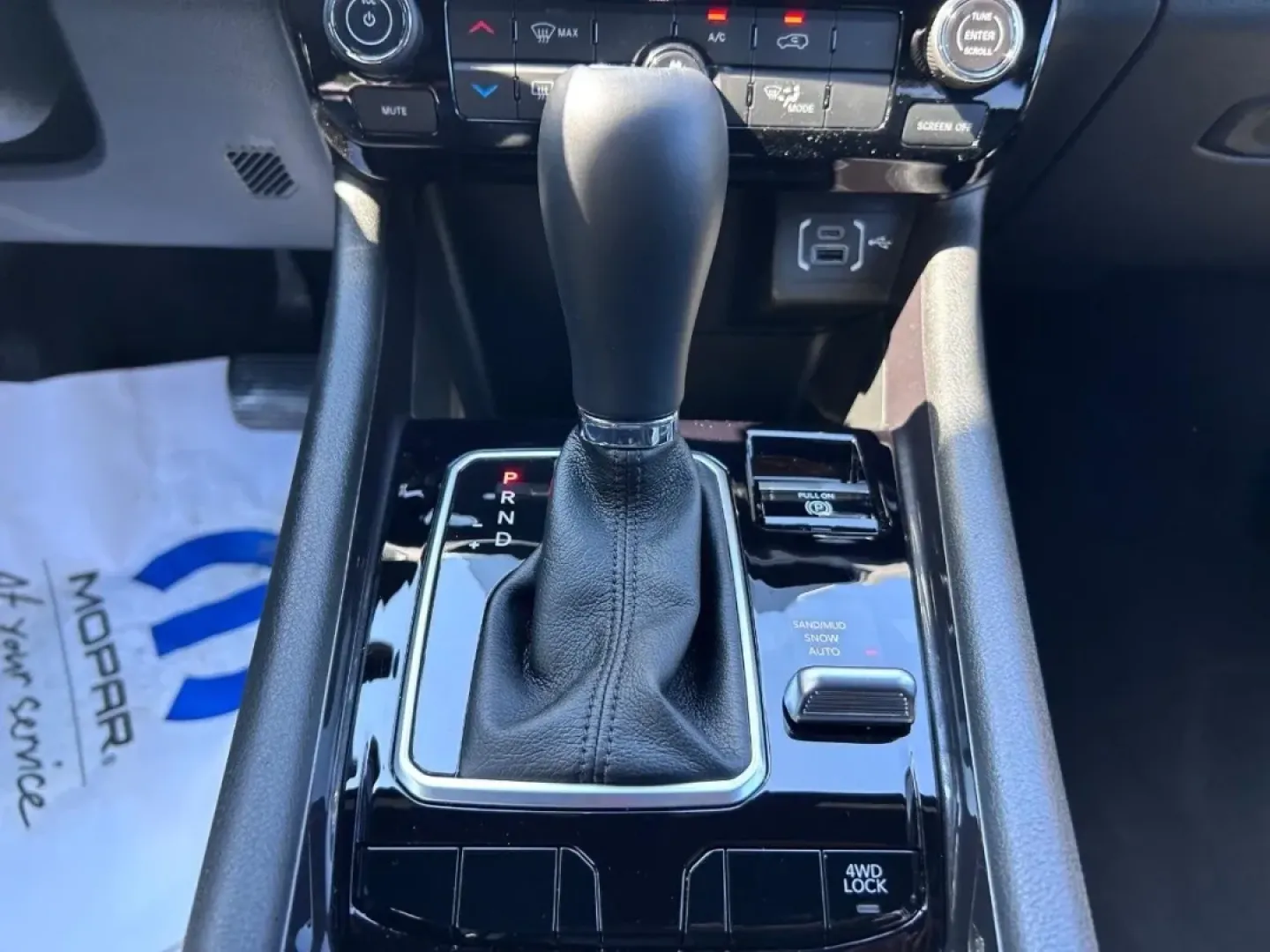 2025 /Black Leather Trimmed Jeep Compass Latitude (3C4NJDBN3ST) with an 2.0L I4 DOHC DI Turbo engine, Automatic transmission, located at 970 Woodlawn Dr., Farmington, MO, 63640, (573) 431-7800, 37.825642, -90.468674 - **Discover Your Next Adventure with the 2025 Jeep Compass Latitude at Pettus CDJR Farmington!**<br /> <br /> Are you ready to elevate your weekend getaways, navigate challenging terrains, or simply navigate your daily commute with confidence? The 2025 Jeep Compass Latitude, now available at Pettus C - Photo#15