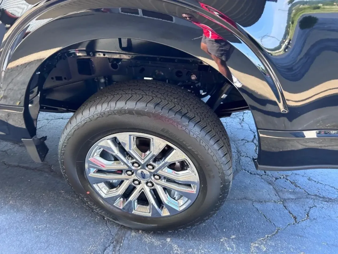 2025 /Black/Smoked Truffle Leather Ford F-150 Lariat (1FTFW5L85SK) with an 3.5L V6 engine, located at 141 Commercial Dr, Fredericktown, MO, 63645, (573) 783-6432, 37.570087, -90.320648 - **Unleash Your Adventurous Spirit with the 2025 Ford F-150 LARIAT at Pettus Ford Fredericktown!**<br /> <br /> Are you ready to elevate your outdoor adventures or tackle daily commutes with unmatched style and power? The 2025 Ford F-150 LARIAT is your ultimate partner for all your journeys, whether - Photo#5