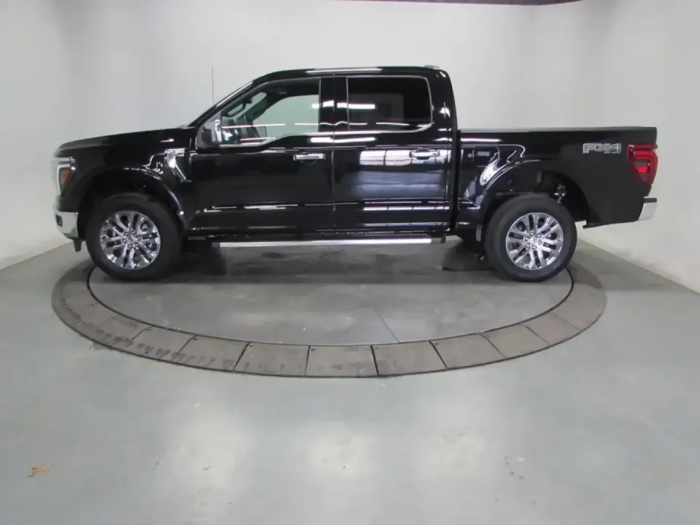 2025 /Black Ford F-150 Lariat (1FTFW5L85SK) with an 3.5L V6 engine, 6A transmission, located at 12836 Highway 21, De Soto, MO, 63020, (636) 337-7777, 38.151867, -90.575615 - **Unleash Your Adventurous Spirit with the 2025 Ford F-150 LARIAT at Pettus Ford Fredericktown!**<br /> <br /> Are you ready to elevate your outdoor adventures or tackle daily commutes with unmatched style and power? The 2025 Ford F-150 LARIAT is your ultimate partner for all your journeys, whether - Photo#3