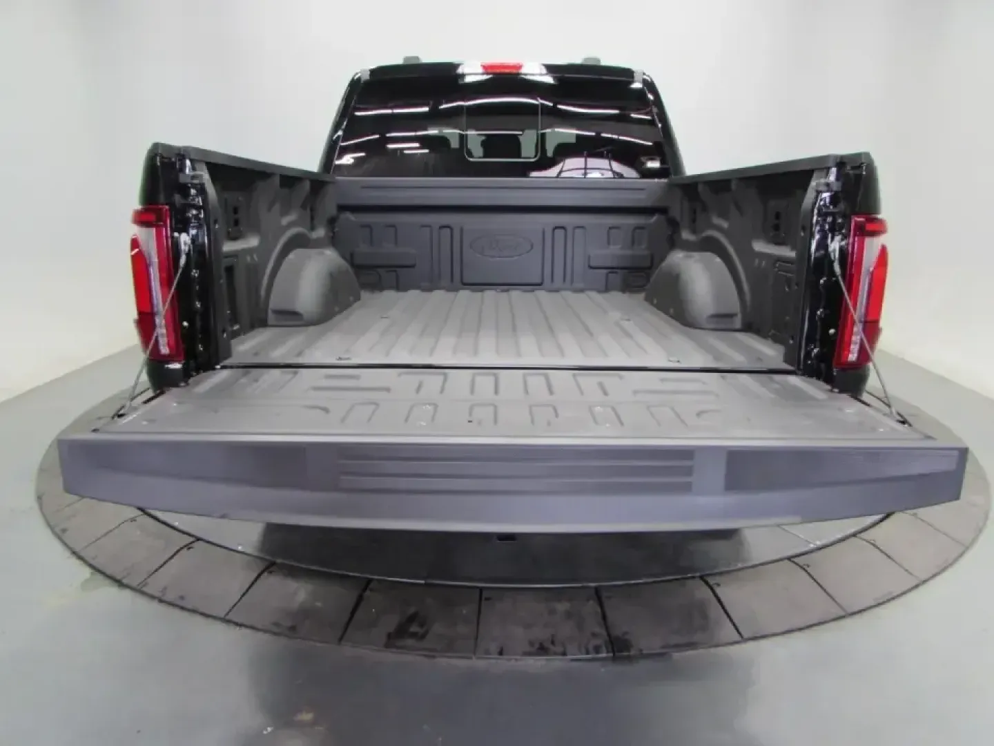 2025 /Black Ford F-150 Lariat (1FTFW5L85SK) with an 3.5L V6 engine, 6A transmission, located at 12836 Highway 21, De Soto, MO, 63020, (636) 337-7777, 38.151867, -90.575615 - **Unleash Your Adventurous Spirit with the 2025 Ford F-150 LARIAT at Pettus Ford Fredericktown!**<br /> <br /> Are you ready to elevate your outdoor adventures or tackle daily commutes with unmatched style and power? The 2025 Ford F-150 LARIAT is your ultimate partner for all your journeys, whether - Photo#10
