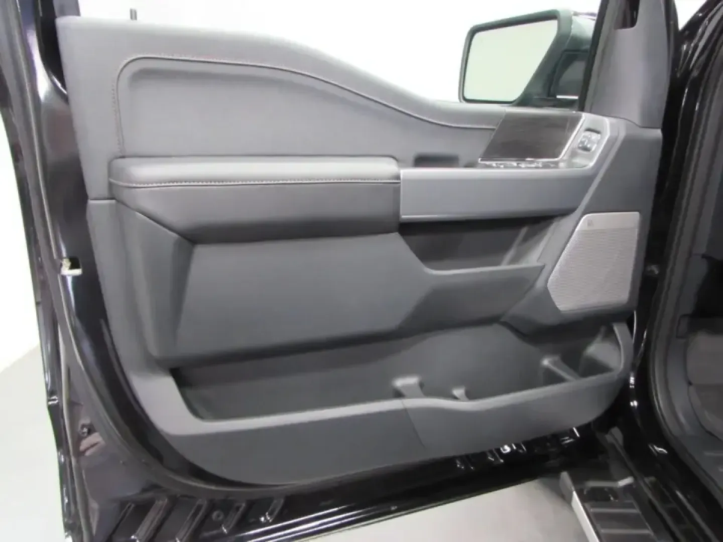 2025 /Black Ford F-150 Lariat (1FTFW5L85SK) with an 3.5L V6 engine, 6A transmission, located at 12836 Highway 21, De Soto, MO, 63020, (636) 337-7777, 38.151867, -90.575615 - **Unleash Your Adventurous Spirit with the 2025 Ford F-150 LARIAT at Pettus Ford Fredericktown!**<br /> <br /> Are you ready to elevate your outdoor adventures or tackle daily commutes with unmatched style and power? The 2025 Ford F-150 LARIAT is your ultimate partner for all your journeys, whether - Photo#11