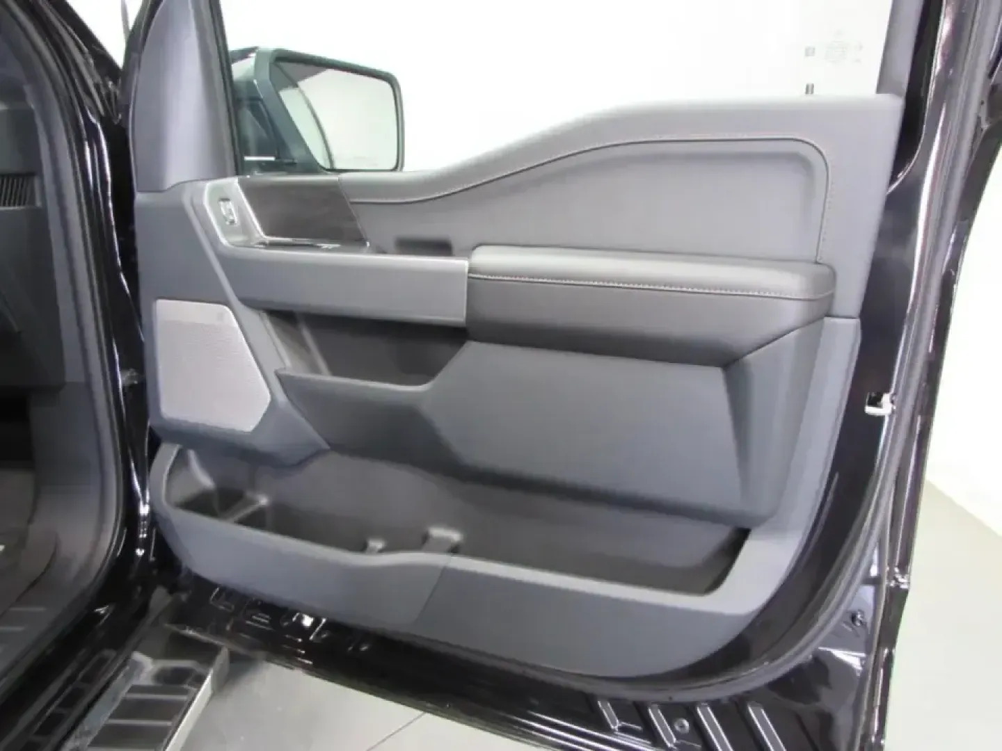 2025 /Black Ford F-150 Lariat (1FTFW5L85SK) with an 3.5L V6 engine, 6A transmission, located at 12836 Highway 21, De Soto, MO, 63020, (636) 337-7777, 38.151867, -90.575615 - **Unleash Your Adventurous Spirit with the 2025 Ford F-150 LARIAT at Pettus Ford Fredericktown!**<br /> <br /> Are you ready to elevate your outdoor adventures or tackle daily commutes with unmatched style and power? The 2025 Ford F-150 LARIAT is your ultimate partner for all your journeys, whether - Photo#15