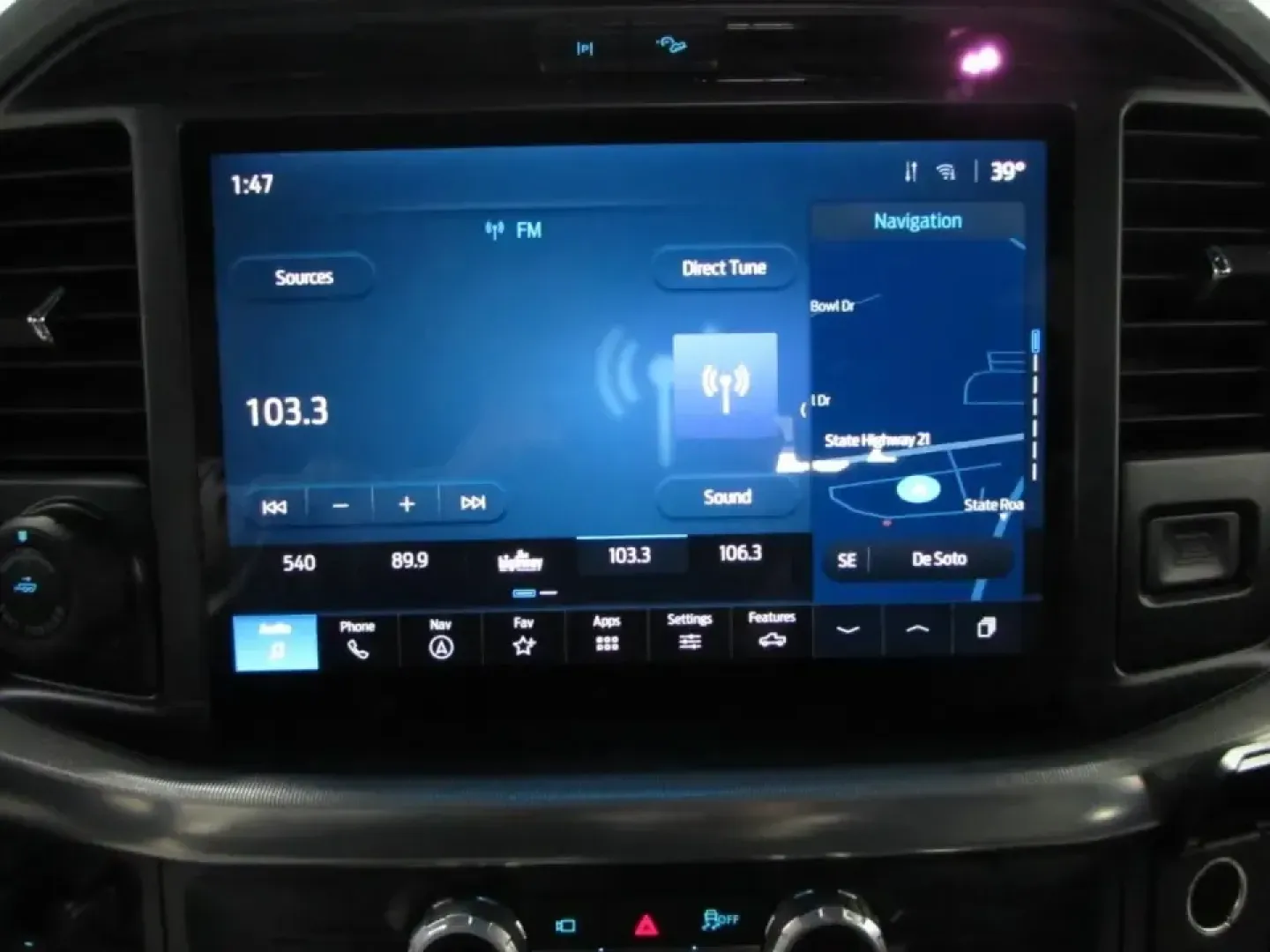 2025 /Black Ford F-150 Lariat (1FTFW5L85SK) with an 3.5L V6 engine, 6A transmission, located at 12836 Highway 21, De Soto, MO, 63020, (636) 337-7777, 38.151867, -90.575615 - **Unleash Your Adventurous Spirit with the 2025 Ford F-150 LARIAT at Pettus Ford Fredericktown!**<br /> <br /> Are you ready to elevate your outdoor adventures or tackle daily commutes with unmatched style and power? The 2025 Ford F-150 LARIAT is your ultimate partner for all your journeys, whether - Photo#27