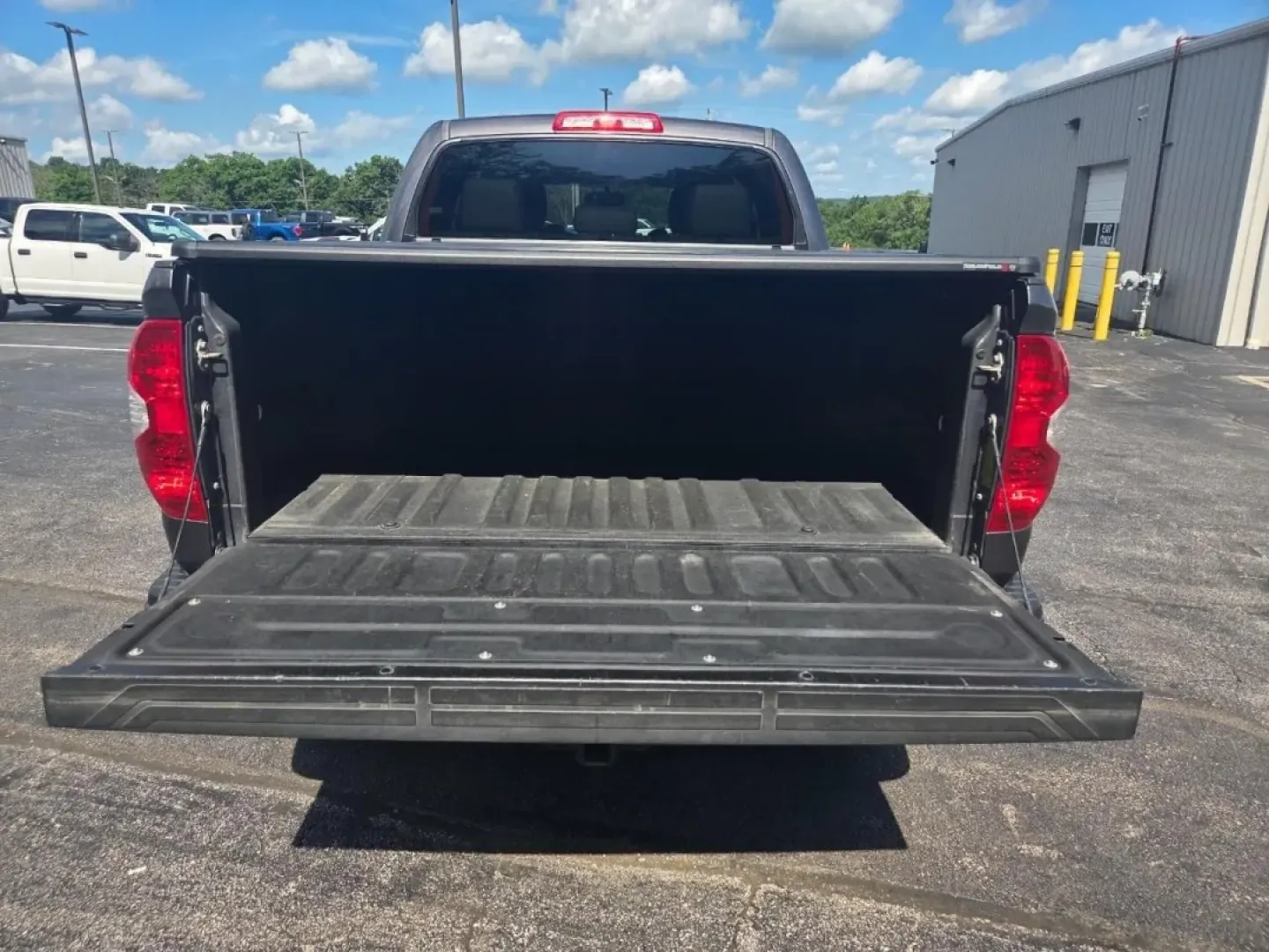 2017 Toyota Tundra SR5 CrewMax (5TFDW5F15HX) with an Other engine, located at 12830 Highway 21, De Soto, MO, 63020, (636) 337-7777, 38.153099, -90.573624 - If you're seeking a robust truck that can handle your everyday adventures-whether it's tackling tough jobs, hauling gear for weekend getaways, or simply navigating the bustling streets of De Soto-look no further than this 2017 Toyota Tundra 4WD SR5 CrewMax. With its rugged design and dependable perf - Photo#3