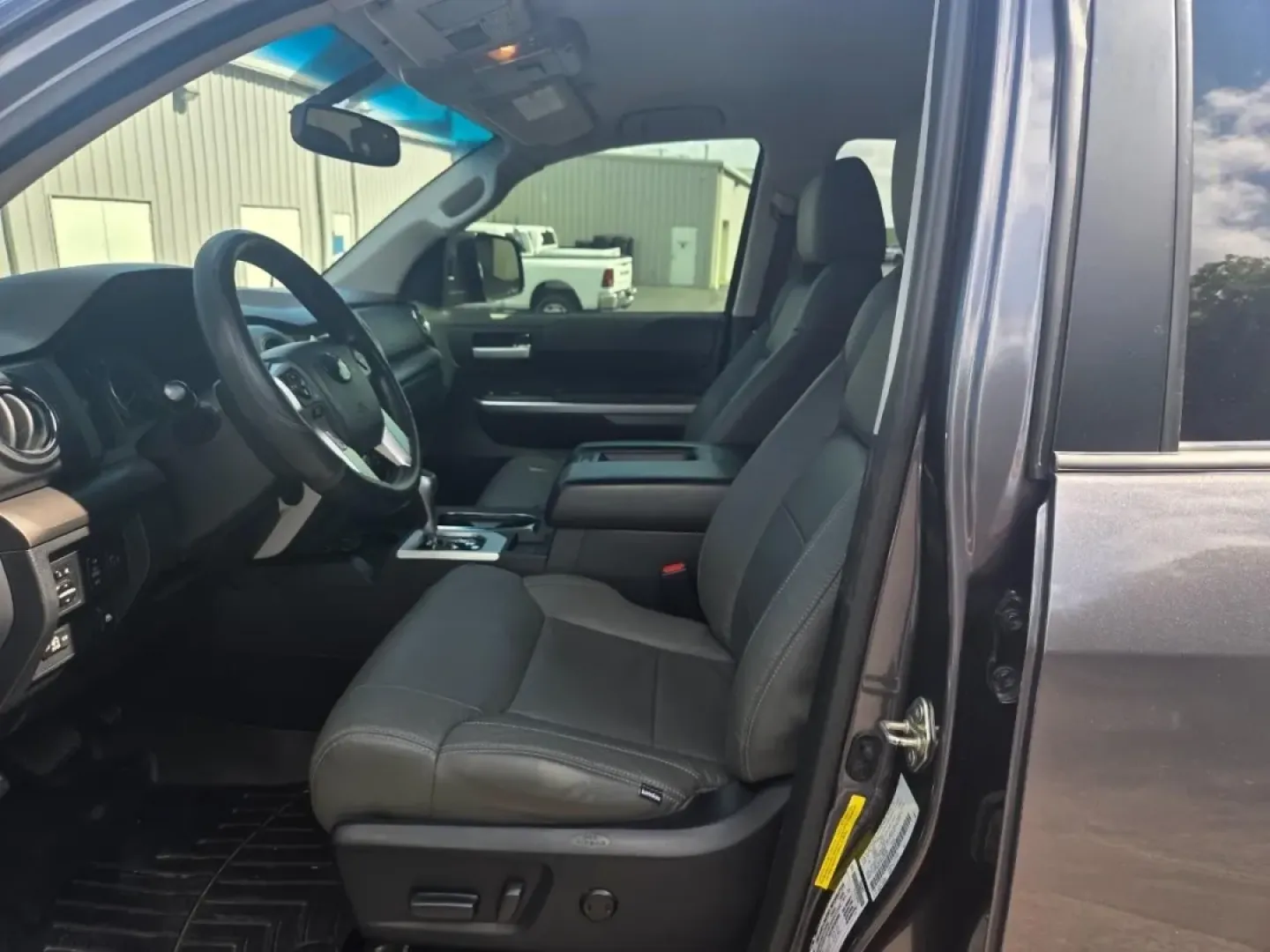 2017 Toyota Tundra SR5 CrewMax (5TFDW5F15HX) with an Other engine, located at 12830 Highway 21, De Soto, MO, 63020, (636) 337-7777, 38.153099, -90.573624 - If you're seeking a robust truck that can handle your everyday adventures-whether it's tackling tough jobs, hauling gear for weekend getaways, or simply navigating the bustling streets of De Soto-look no further than this 2017 Toyota Tundra 4WD SR5 CrewMax. With its rugged design and dependable perf - Photo#5