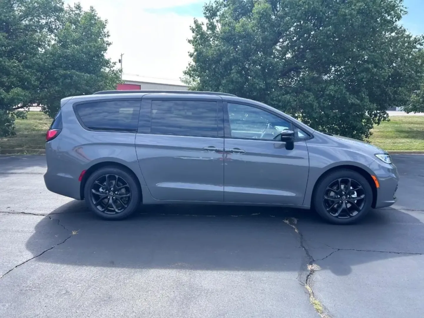 2025 /Black Leather Chrysler Pacifica Limited (2C4RC1GG9SR) with an 3.6L V6 24V VVT UPG I engine, Automatic transmission, located at 970 Woodlawn Dr., Farmington, MO, 63640, (573) 431-7800, 37.825642, -90.468674 - Explore the perfect blend of style, comfort, and functionality with the 2025 Chrysler Pacifica Limited, now available at Pettus CDJR Farmington. Located at 970 Woodlawn Drive in Farmington, MO, we are your trusted OEM dealership dedicated to providing quality used vehicles and certified pre-owned op - Photo#1