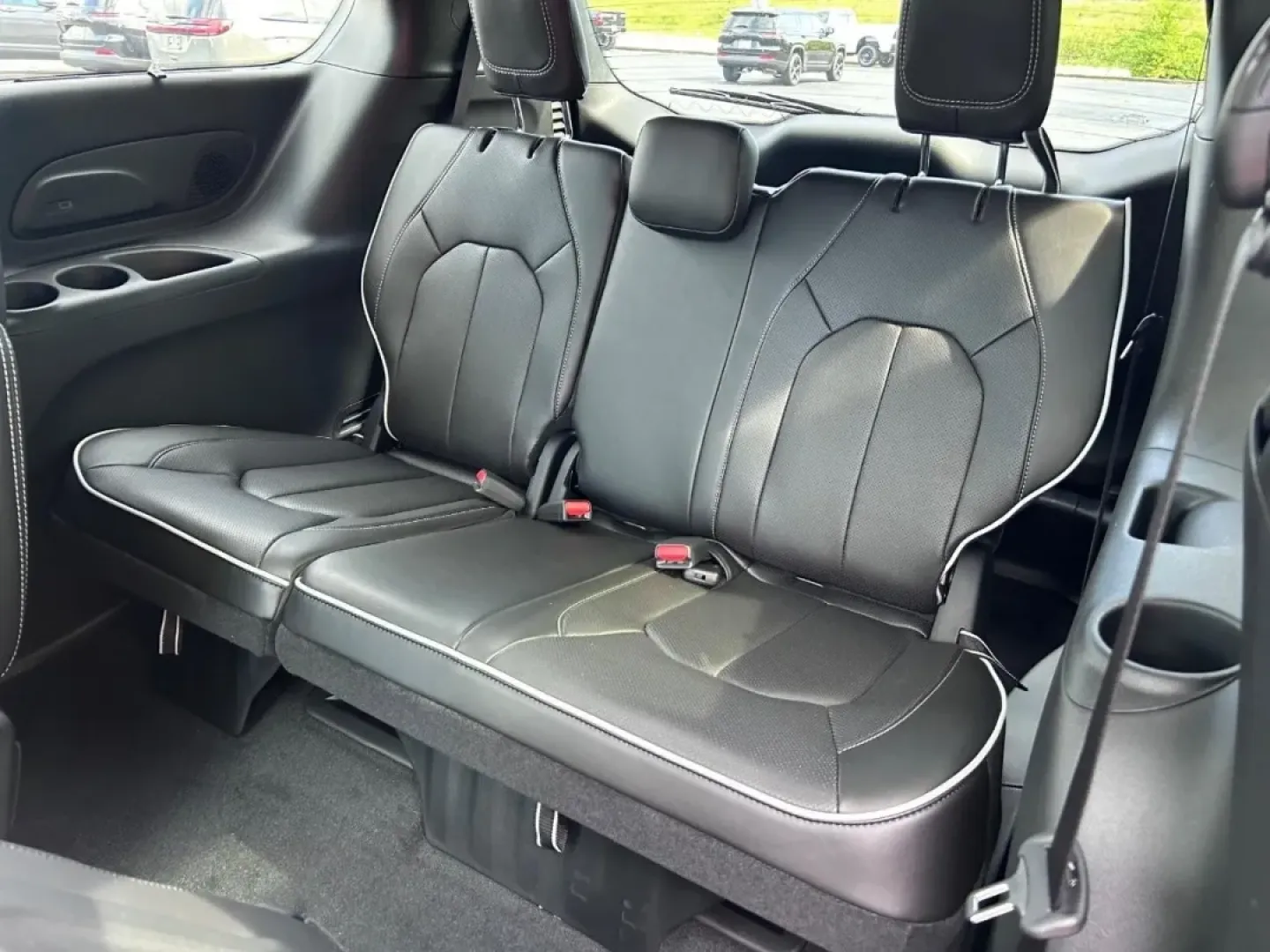 2025 /Black Leather Chrysler Pacifica Limited (2C4RC1GG9SR) with an 3.6L V6 24V VVT UPG I engine, Automatic transmission, located at 970 Woodlawn Dr., Farmington, MO, 63640, (573) 431-7800, 37.825642, -90.468674 - Explore the perfect blend of style, comfort, and functionality with the 2025 Chrysler Pacifica Limited, now available at Pettus CDJR Farmington. Located at 970 Woodlawn Drive in Farmington, MO, we are your trusted OEM dealership dedicated to providing quality used vehicles and certified pre-owned op - Photo#9