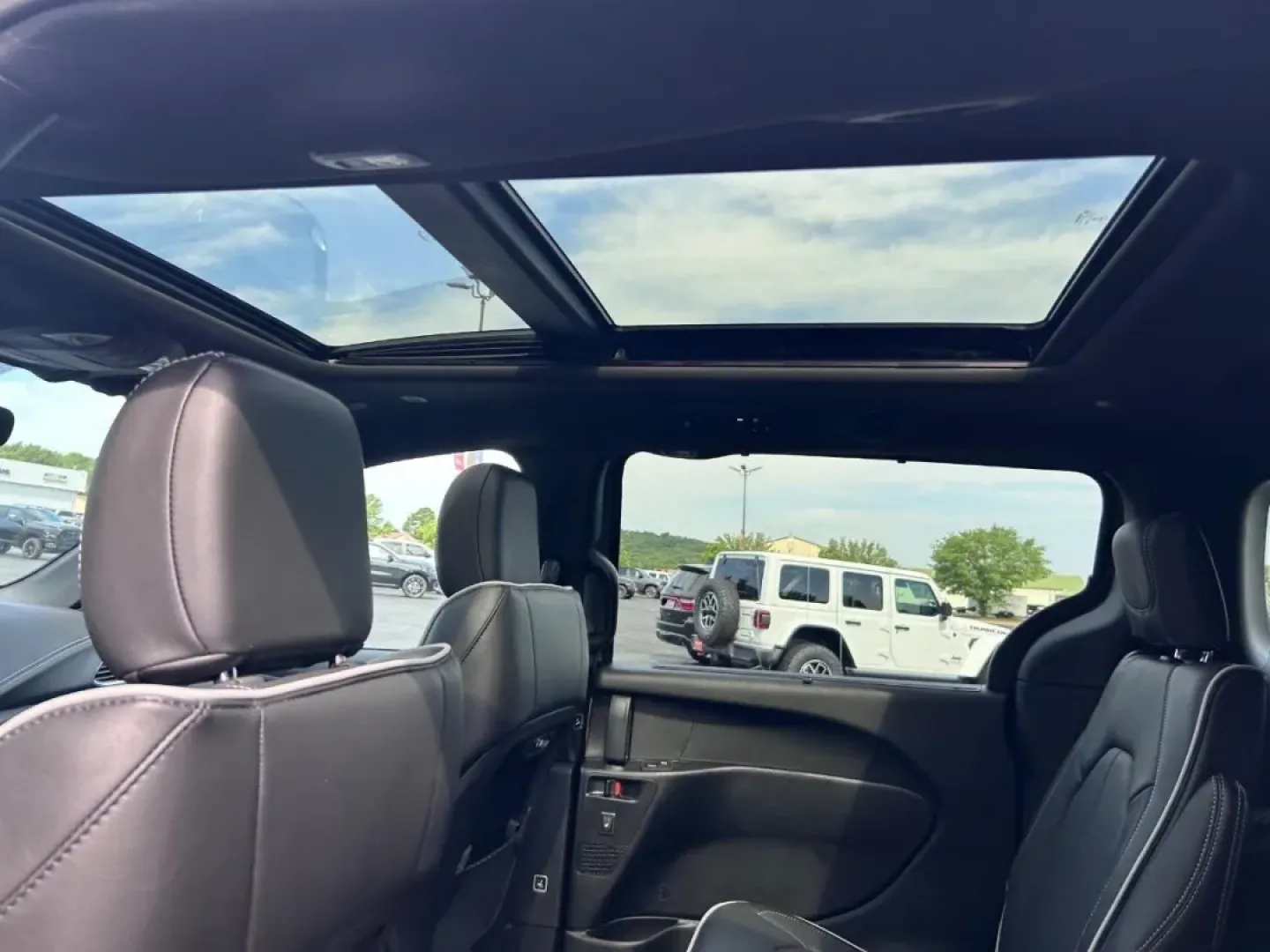 2025 /Black Leather Chrysler Pacifica Limited (2C4RC1GG9SR) with an 3.6L V6 24V VVT UPG I engine, Automatic transmission, located at 970 Woodlawn Dr., Farmington, MO, 63640, (573) 431-7800, 37.825642, -90.468674 - Explore the perfect blend of style, comfort, and functionality with the 2025 Chrysler Pacifica Limited, now available at Pettus CDJR Farmington. Located at 970 Woodlawn Drive in Farmington, MO, we are your trusted OEM dealership dedicated to providing quality used vehicles and certified pre-owned op - Photo#11