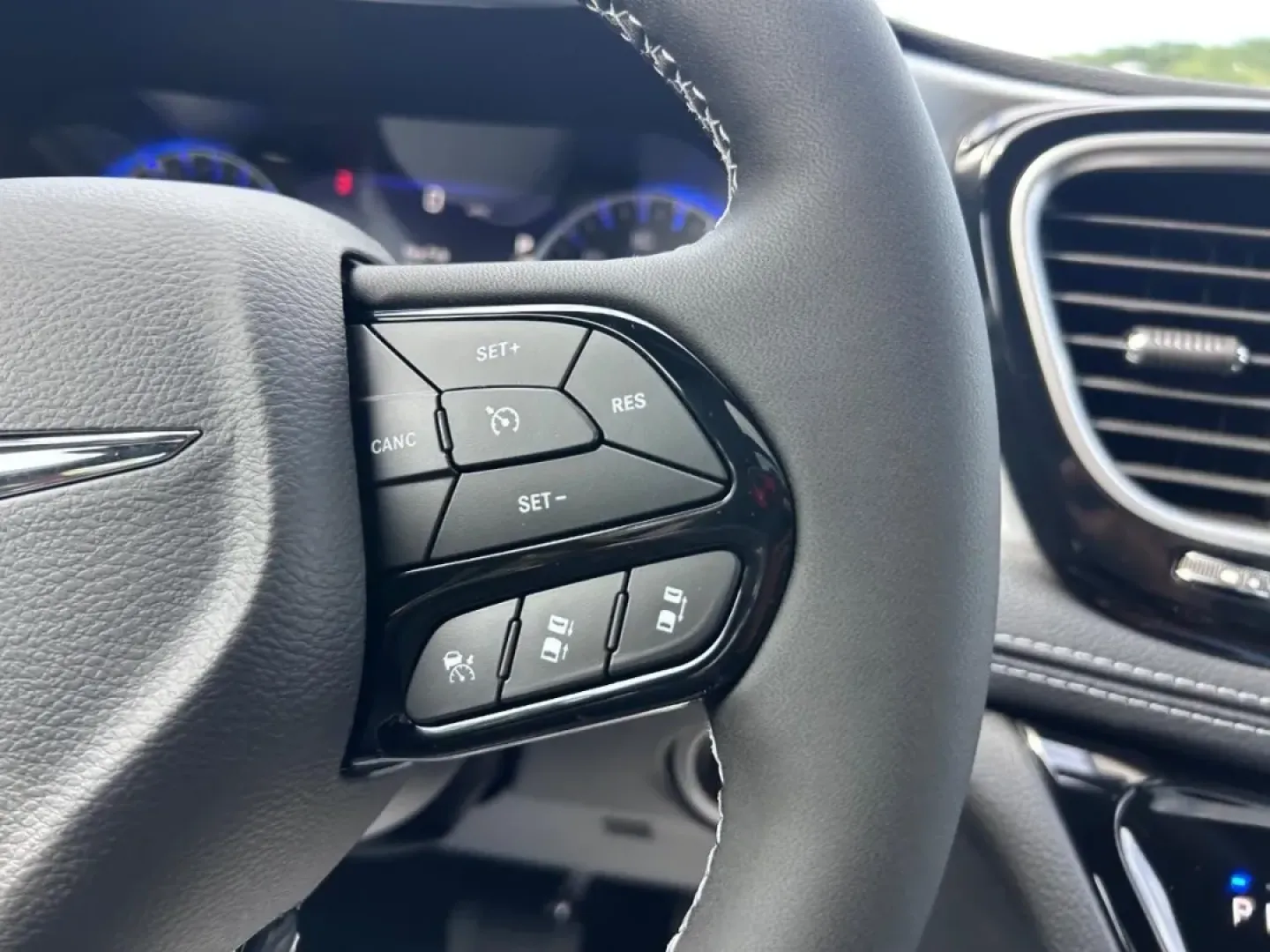 2025 /Black Leather Chrysler Pacifica Limited (2C4RC1GG9SR) with an 3.6L V6 24V VVT UPG I engine, Automatic transmission, located at 970 Woodlawn Dr., Farmington, MO, 63640, (573) 431-7800, 37.825642, -90.468674 - Explore the perfect blend of style, comfort, and functionality with the 2025 Chrysler Pacifica Limited, now available at Pettus CDJR Farmington. Located at 970 Woodlawn Drive in Farmington, MO, we are your trusted OEM dealership dedicated to providing quality used vehicles and certified pre-owned op - Photo#16