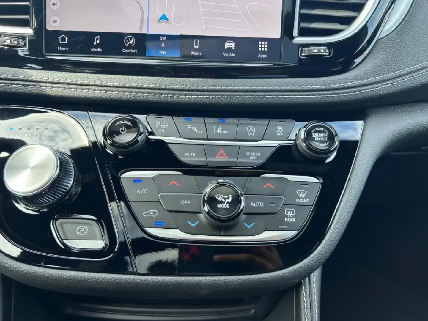 2025 /Black Leather Chrysler Pacifica Limited (2C4RC1GG9SR) with an 3.6L V6 24V VVT UPG I engine, Automatic transmission, located at 970 Woodlawn Dr., Farmington, MO, 63640, (573) 431-7800, 37.825642, -90.468674 - Explore the perfect blend of style, comfort, and functionality with the 2025 Chrysler Pacifica Limited, now available at Pettus CDJR Farmington. Located at 970 Woodlawn Drive in Farmington, MO, we are your trusted OEM dealership dedicated to providing quality used vehicles and certified pre-owned op - Photo#18