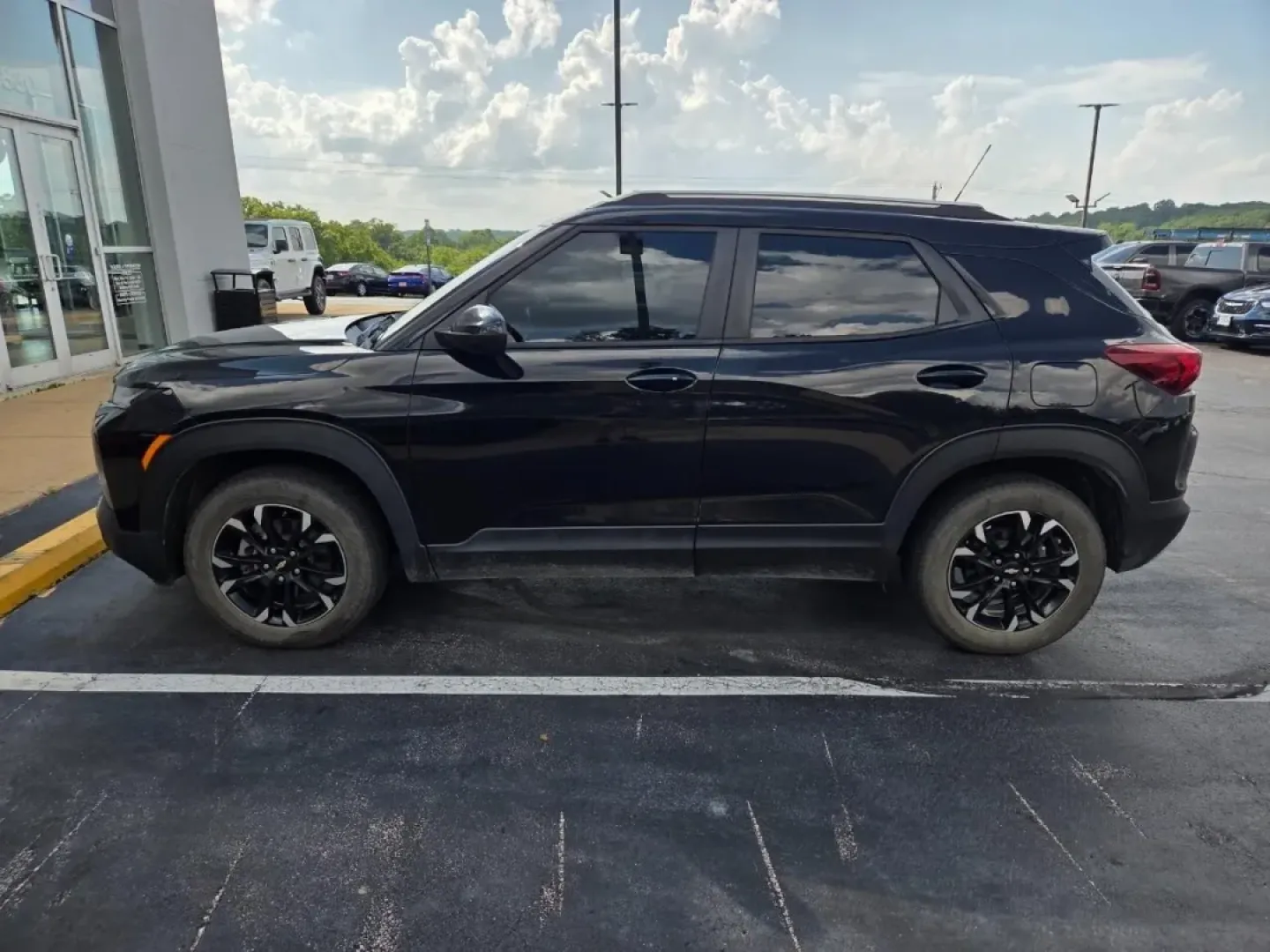 2021 Chevrolet Trailblazer LT (KL79MRSL4MB) with an Other engine, located at 12830 Highway 21, De Soto, MO, 63020, (636) 337-7777, 38.153099, -90.573624 - **Unleash Your Adventurous Spirit with the 2021 Chevrolet Trailblazer LT Your Ideal Companion for Every Journey!**<br /> <br /> Are you ready to elevate your driving experience? Whether you're navigating the bustling streets of De Soto or embarking on weekend adventures across the scenic Ozarks, th - Photo#2