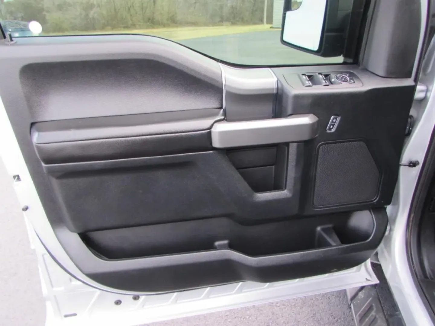 2017 /Black Ford F-150 XLT (1FTEW1EF0HF) with an Other engine, located at 12836 Highway 21, De Soto, MO, 63020, (636) 337-7777, 38.151867, -90.575615 - **Discover Adventure with the 2017 Ford F-150 at Pettus Ford De Soto!**<br /> <br /> Are you ready to elevate your lifestyle with a powerful truck that can handle everything from weekend adventures to your daily commute? The 2017 Ford F-150, available now at Pettus Ford De Soto, is the perfect blend - Photo#16