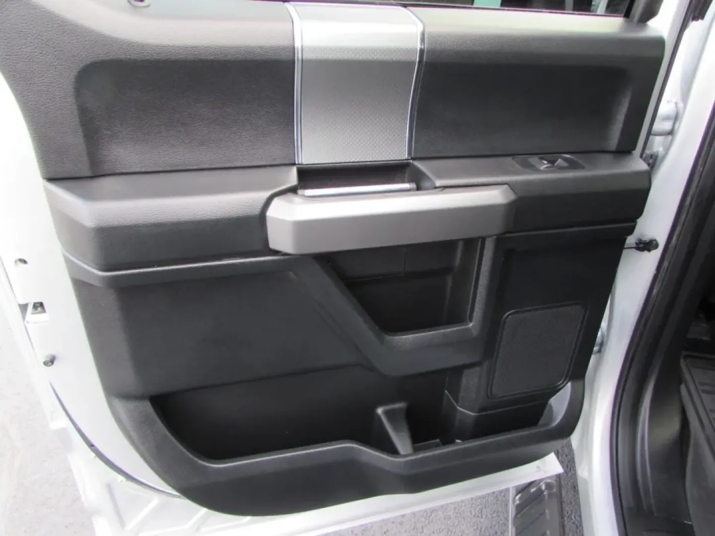 2017 /Black Ford F-150 XLT (1FTEW1EF0HF) with an Other engine, located at 12836 Highway 21, De Soto, MO, 63020, (636) 337-7777, 38.151867, -90.575615 - **Discover Adventure with the 2017 Ford F-150 at Pettus Ford De Soto!**<br /> <br /> Are you ready to elevate your lifestyle with a powerful truck that can handle everything from weekend adventures to your daily commute? The 2017 Ford F-150, available now at Pettus Ford De Soto, is the perfect blend - Photo#29