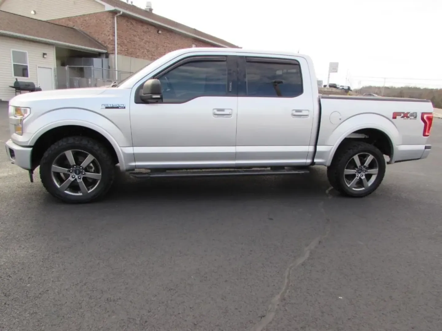 2017 /Black Ford F-150 XLT (1FTEW1EF0HF) with an Other engine, located at 12836 Highway 21, De Soto, MO, 63020, (636) 337-7777, 38.151867, -90.575615 - **Discover Adventure with the 2017 Ford F-150 at Pettus Ford De Soto!**<br /> <br /> Are you ready to elevate your lifestyle with a powerful truck that can handle everything from weekend adventures to your daily commute? The 2017 Ford F-150, available now at Pettus Ford De Soto, is the perfect blend - Photo#3