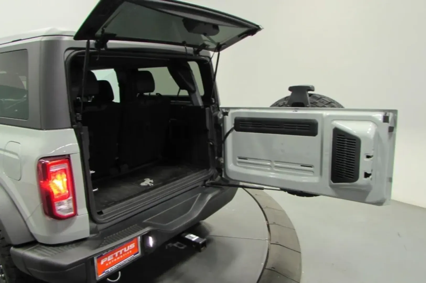 2022 /Dark Gray W/Black Onyx Ford Bronco Black Diamond (1FMDE5AH3NL) with an Other engine, located at 12830 Highway 21, De Soto, MO, 63020, (636) 337-7777, 38.153099, -90.573624 - Are you ready to embark on your next adventure with a vehicle that embodies both rugged capability and modern comfort? Look no further than the striking 2022 Ford Bronco, available now at Pettus CDJR DeSoto. This exceptional SUV is perfect for thrill-seekers and weekend adventurers alike. Whether yo - Photo#28