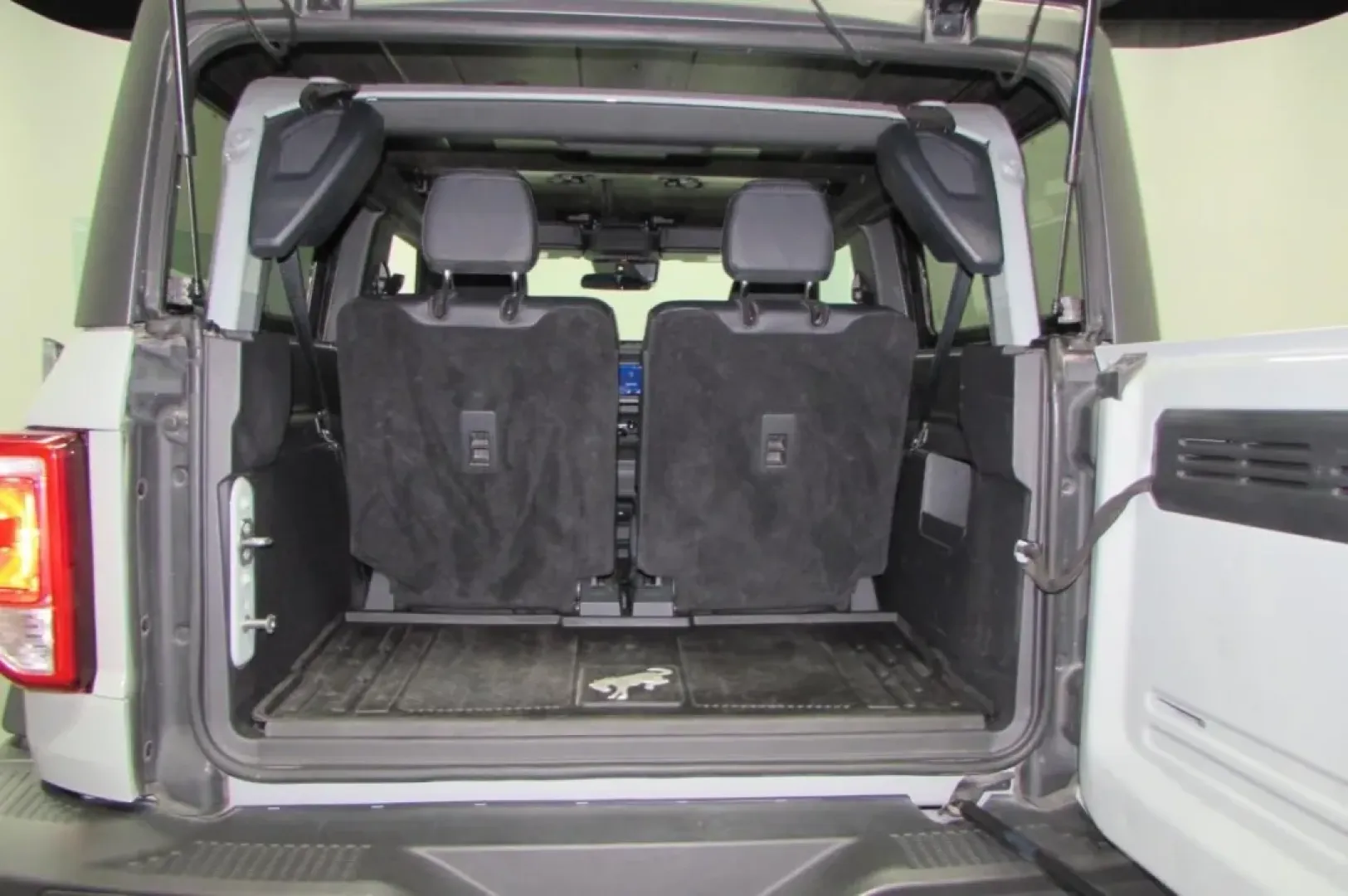 2022 /Dark Gray W/Black Onyx Ford Bronco Black Diamond (1FMDE5AH3NL) with an Other engine, located at 12830 Highway 21, De Soto, MO, 63020, (636) 337-7777, 38.153099, -90.573624 - Are you ready to embark on your next adventure with a vehicle that embodies both rugged capability and modern comfort? Look no further than the striking 2022 Ford Bronco, available now at Pettus CDJR DeSoto. This exceptional SUV is perfect for thrill-seekers and weekend adventurers alike. Whether yo - Photo#29