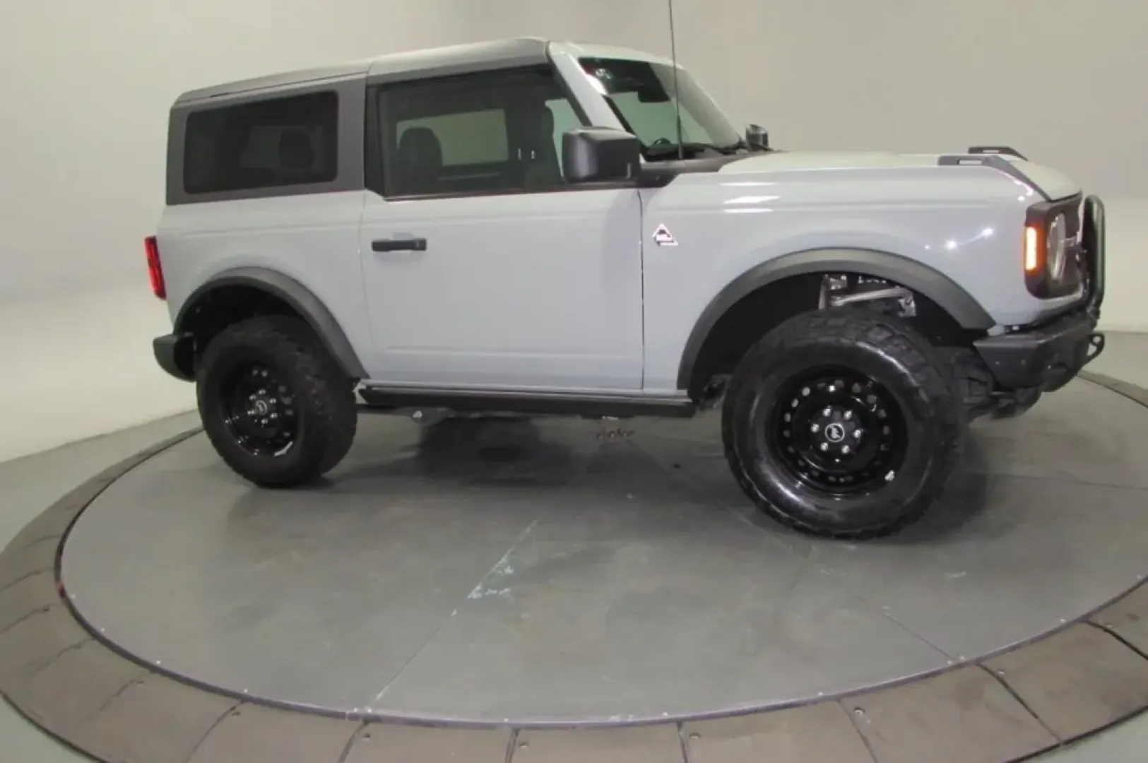 2022 /Dark Gray W/Black Onyx Ford Bronco Black Diamond (1FMDE5AH3NL) with an Other engine, located at 12830 Highway 21, De Soto, MO, 63020, (636) 337-7777, 38.153099, -90.573624 - Are you ready to embark on your next adventure with a vehicle that embodies both rugged capability and modern comfort? Look no further than the striking 2022 Ford Bronco, available now at Pettus CDJR DeSoto. This exceptional SUV is perfect for thrill-seekers and weekend adventurers alike. Whether yo - Photo#3
